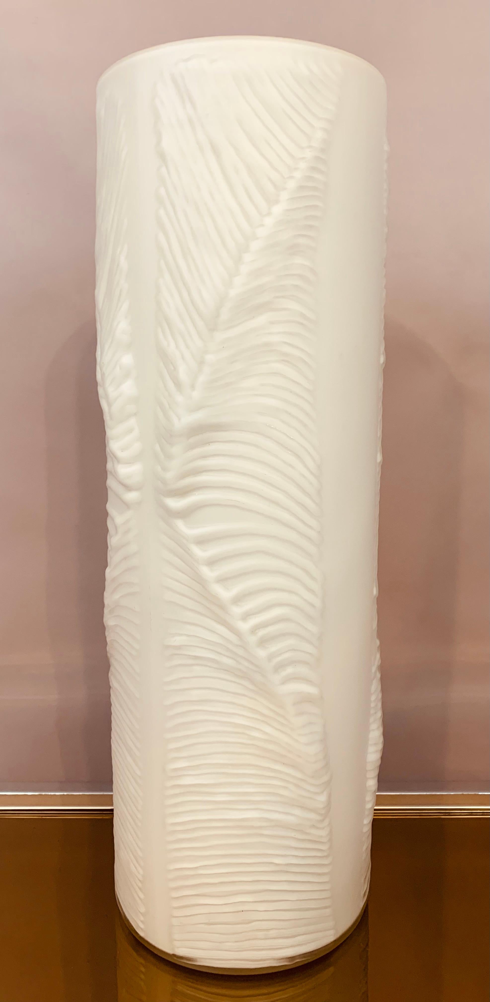 Mid-Century Modern Vase cylindrique allemand en verre blanc et transparent « Feather » de Peill & Putzler des années 1970 en vente