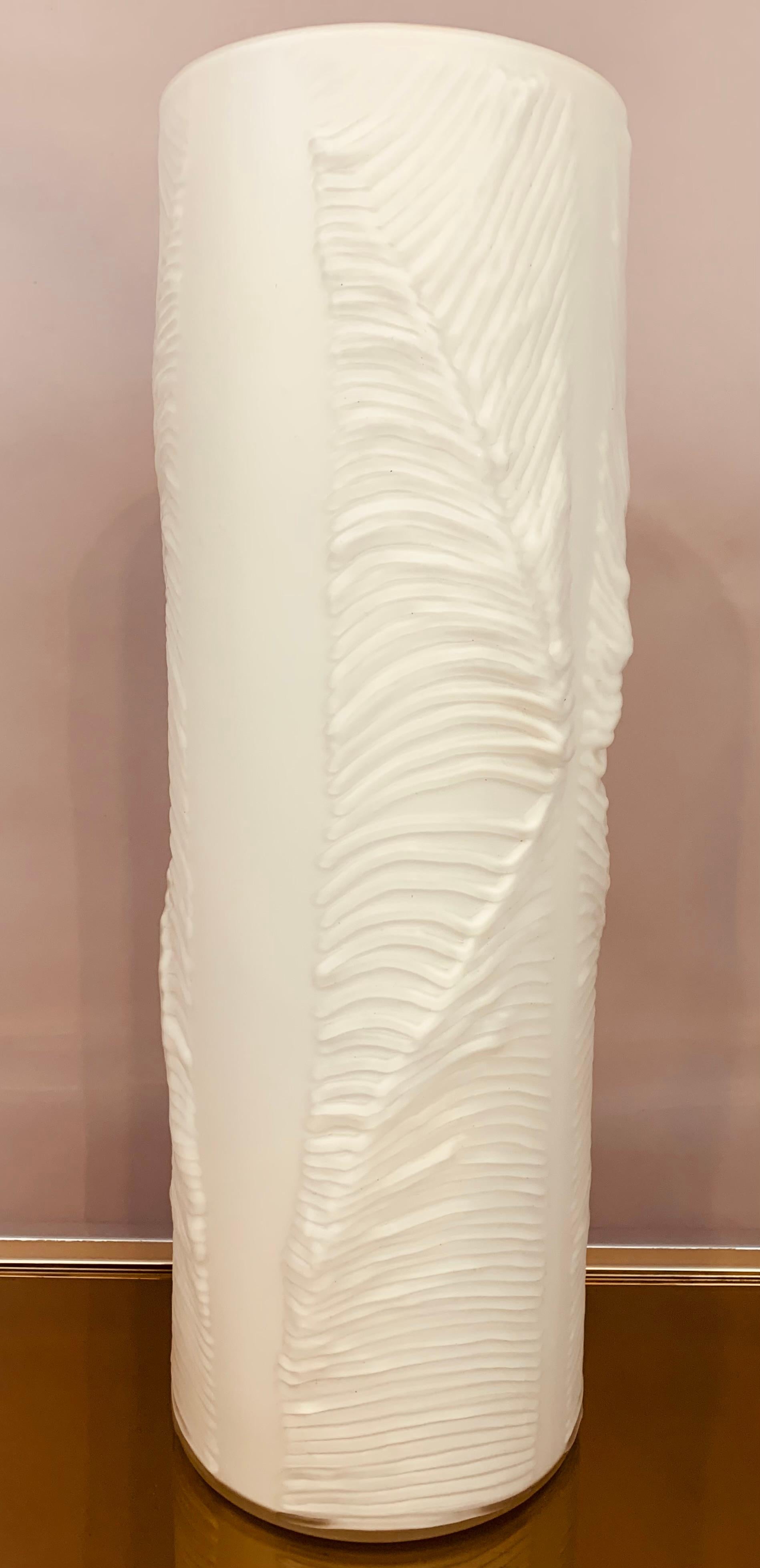 Vase cylindrique allemand en verre blanc et transparent « Feather » de Peill & Putzler des années 1970 Bon état - En vente à London, GB