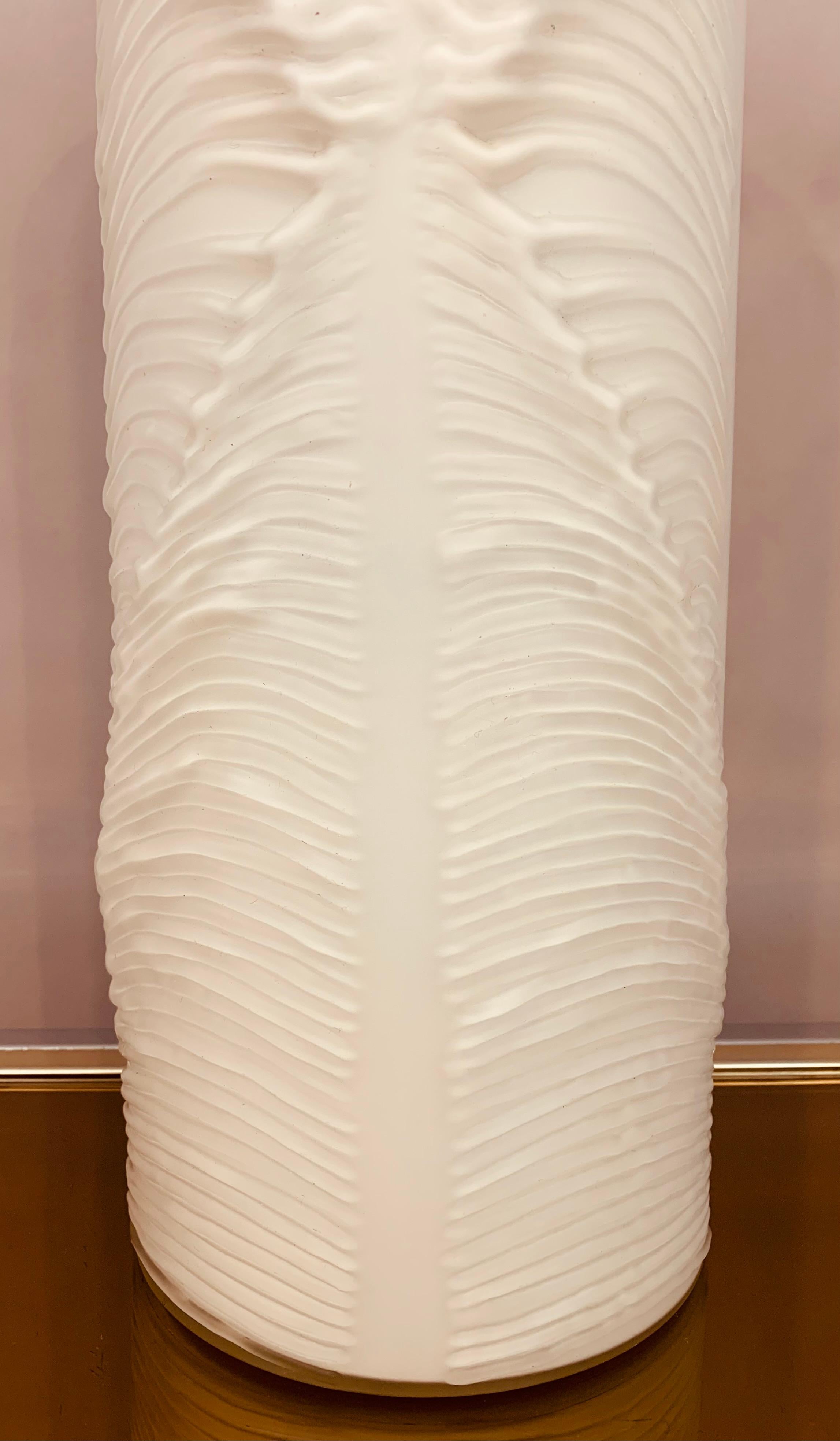 Vase cylindrique allemand en verre blanc et transparent « Feather » de Peill & Putzler des années 1970 en vente 1