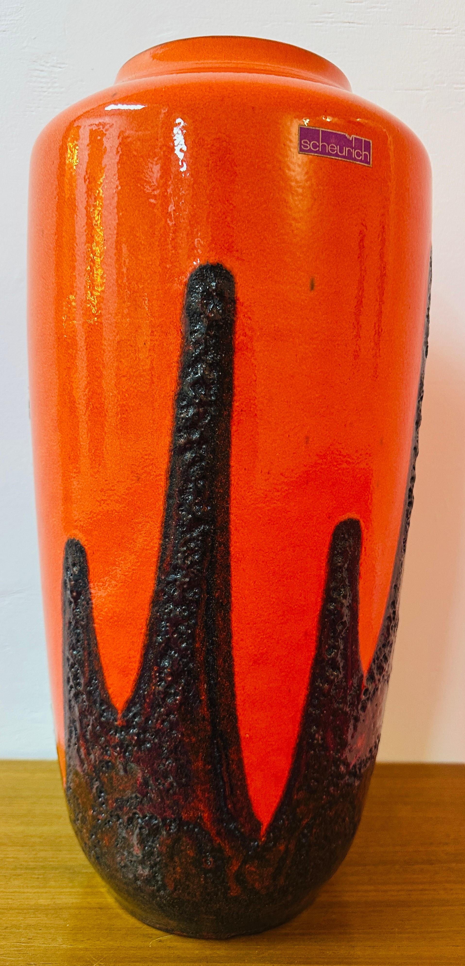 1970er Jahre Deutsch Scheurich Orange & Brown Fett Lava Boden oder Tabelle Vase Modell 517 45 (Space Age)