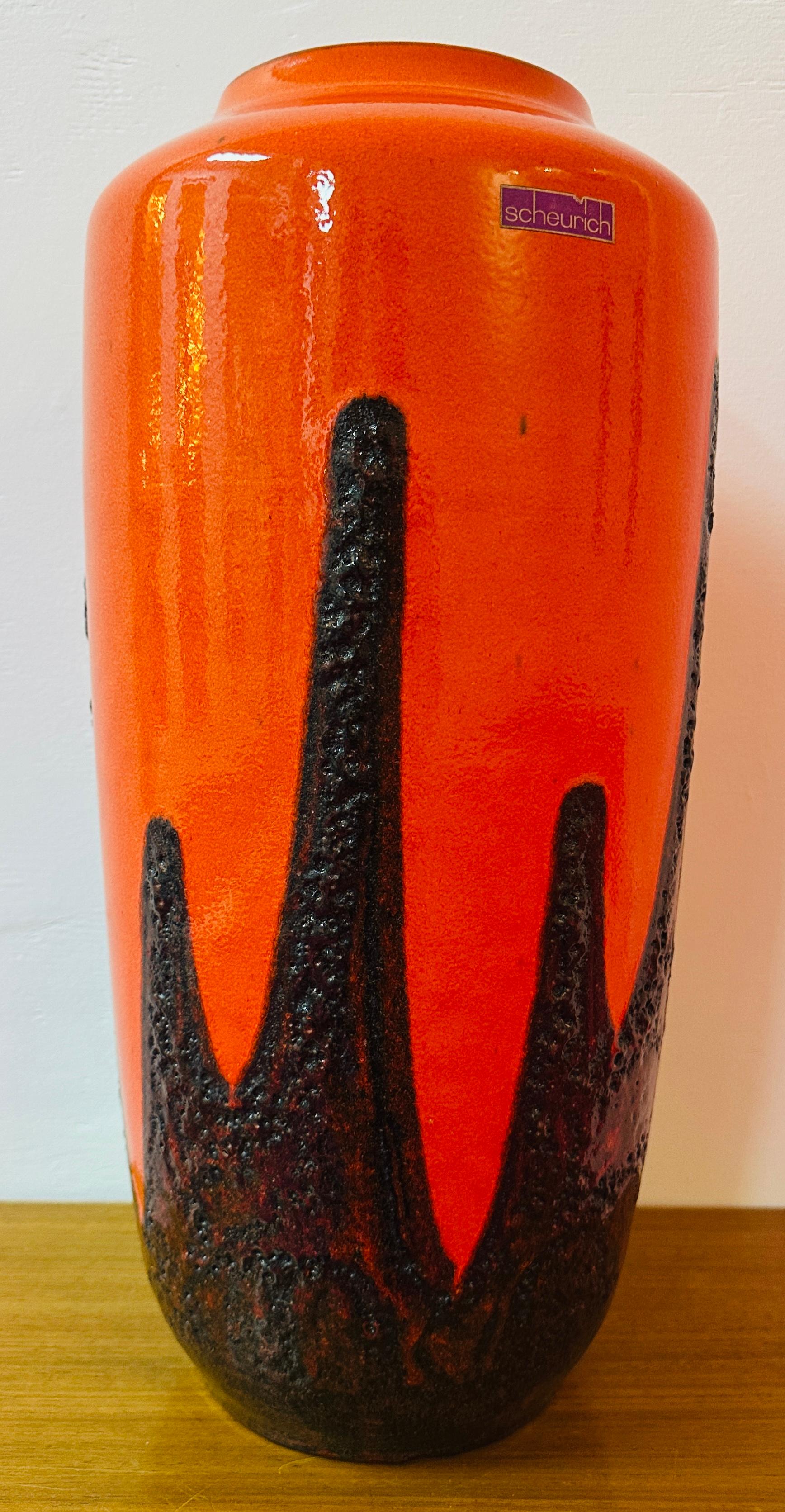 1970er Jahre Deutsch Scheurich Orange & Brown Fett Lava Boden oder Tabelle Vase Modell 517 45 (Glasiert)