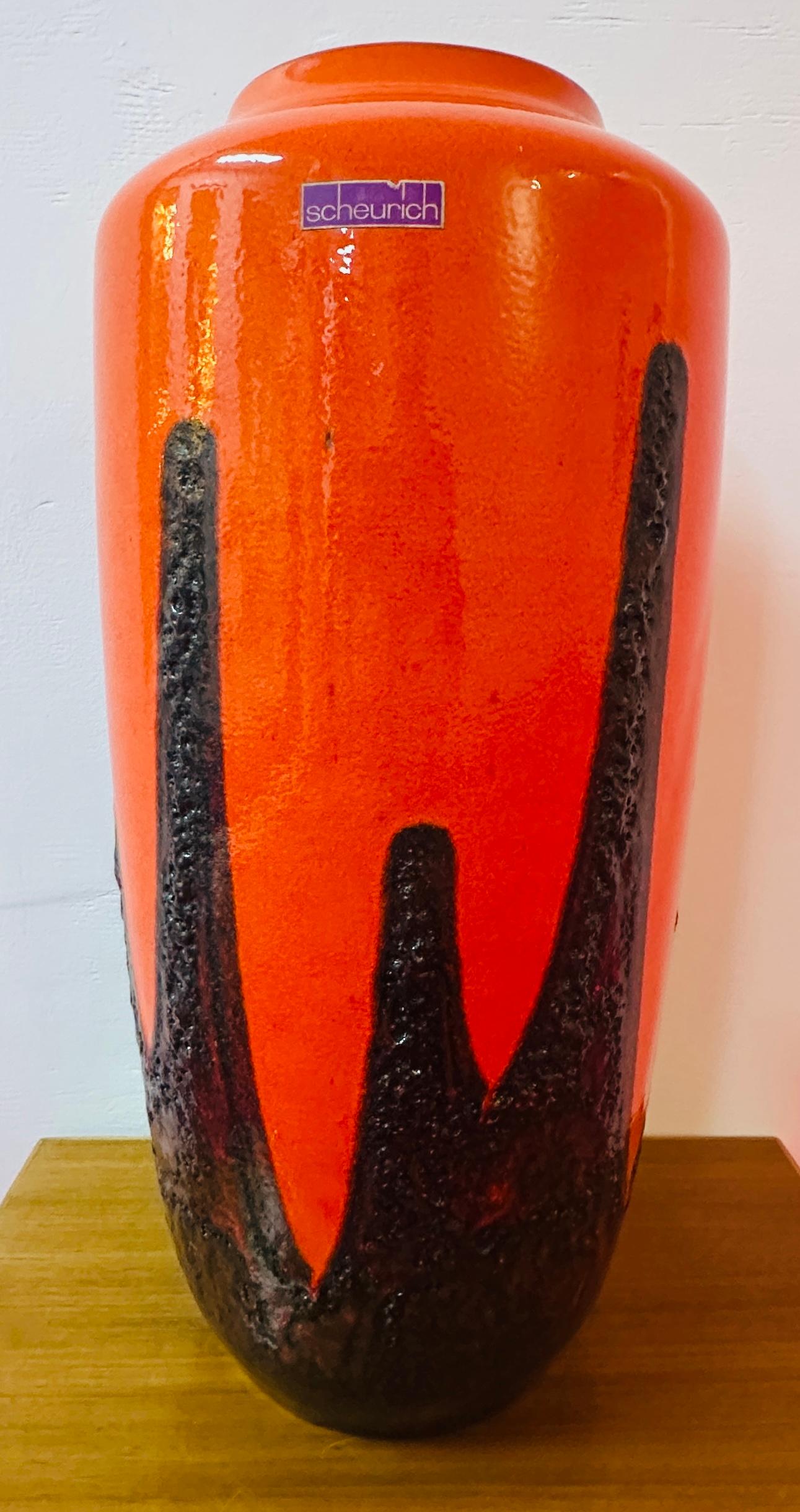 1970er Jahre Deutsch Scheurich Orange & Brown Fett Lava Boden oder Tabelle Vase Modell 517 45 im Zustand „Gut“ in London, England