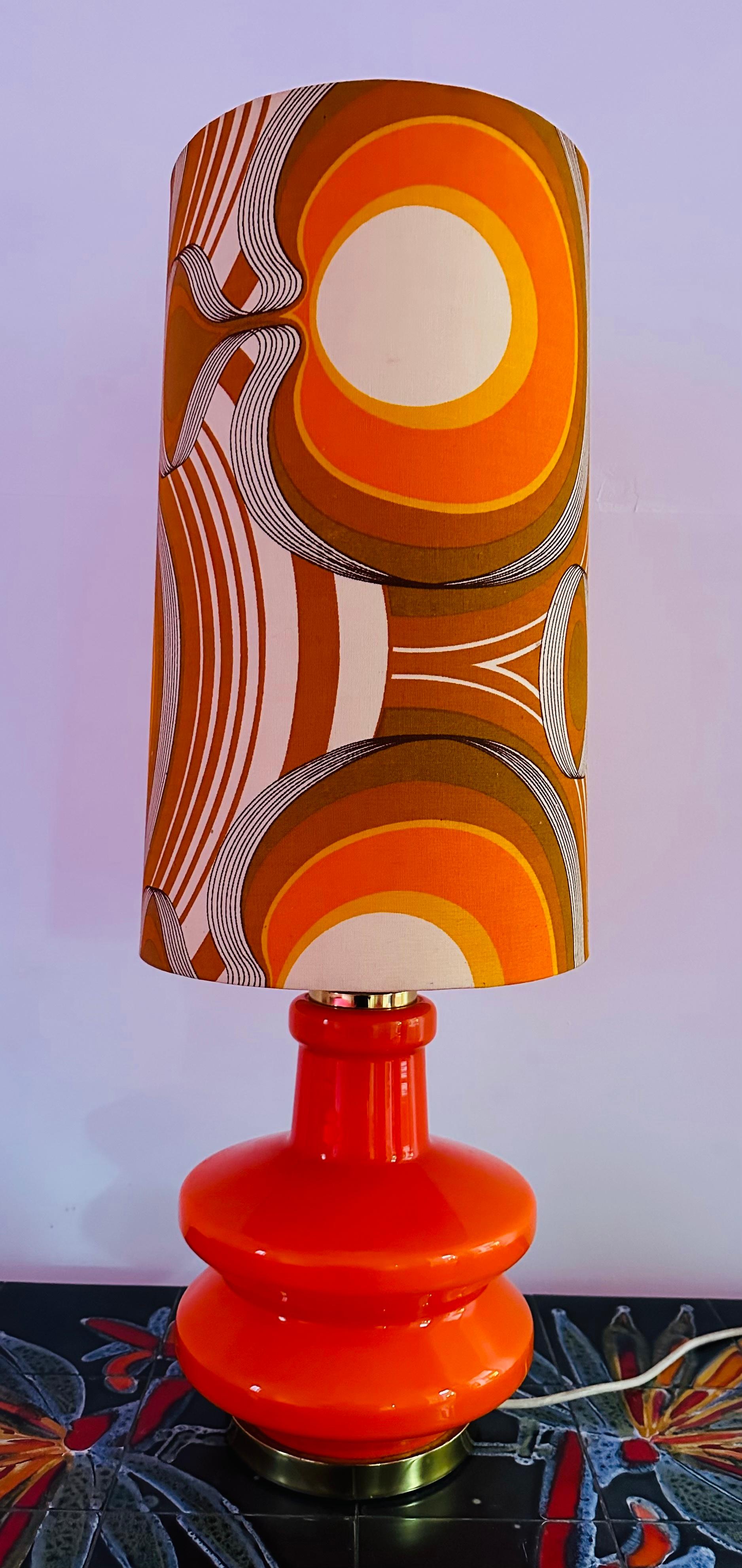1970s German Space-Age Illuminated Orange Glass Table Lamp inc Original Shade For Sale 3