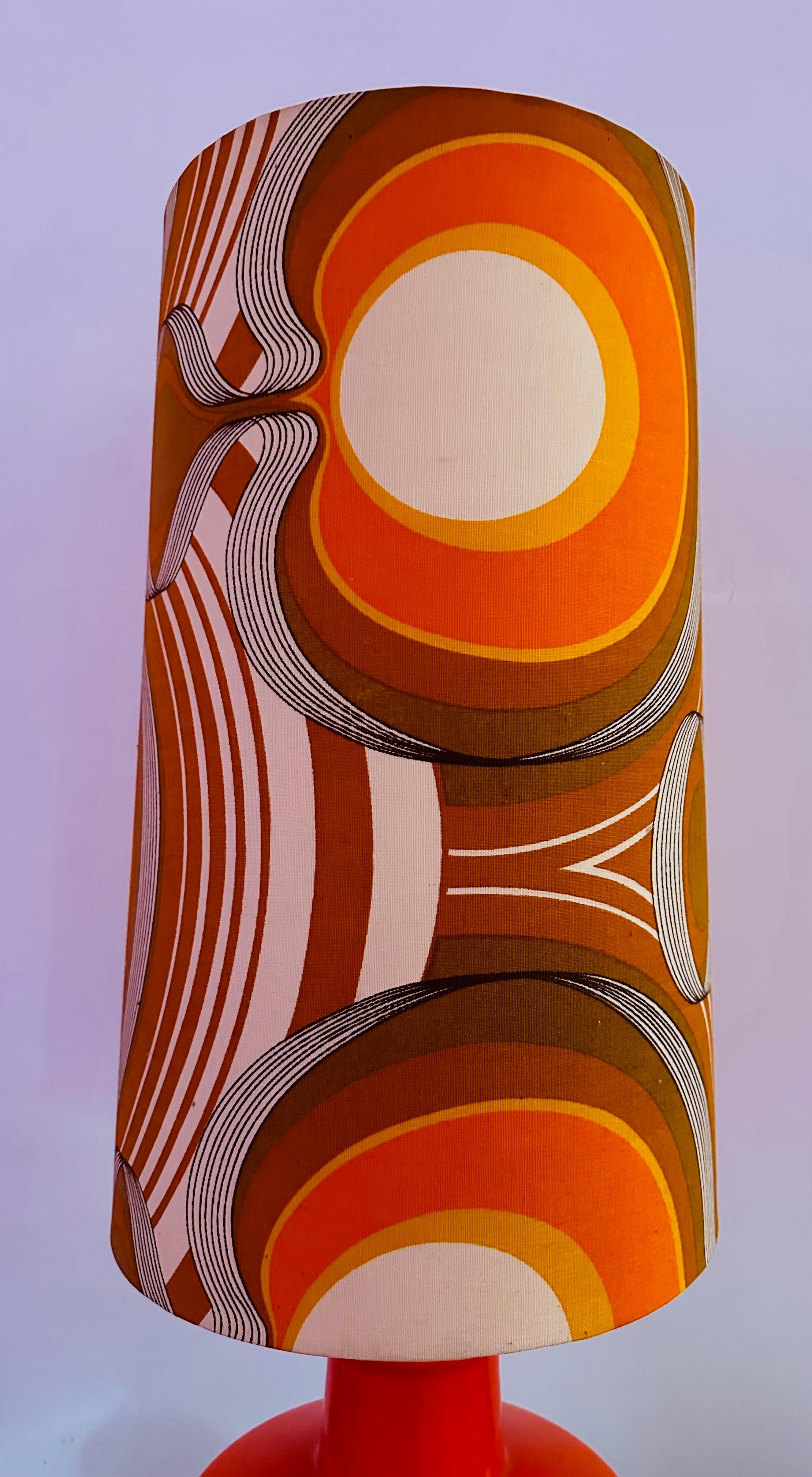 1970s German Space-Age Illuminated Orange Glass Table Lamp inc Original Shade For Sale 4
