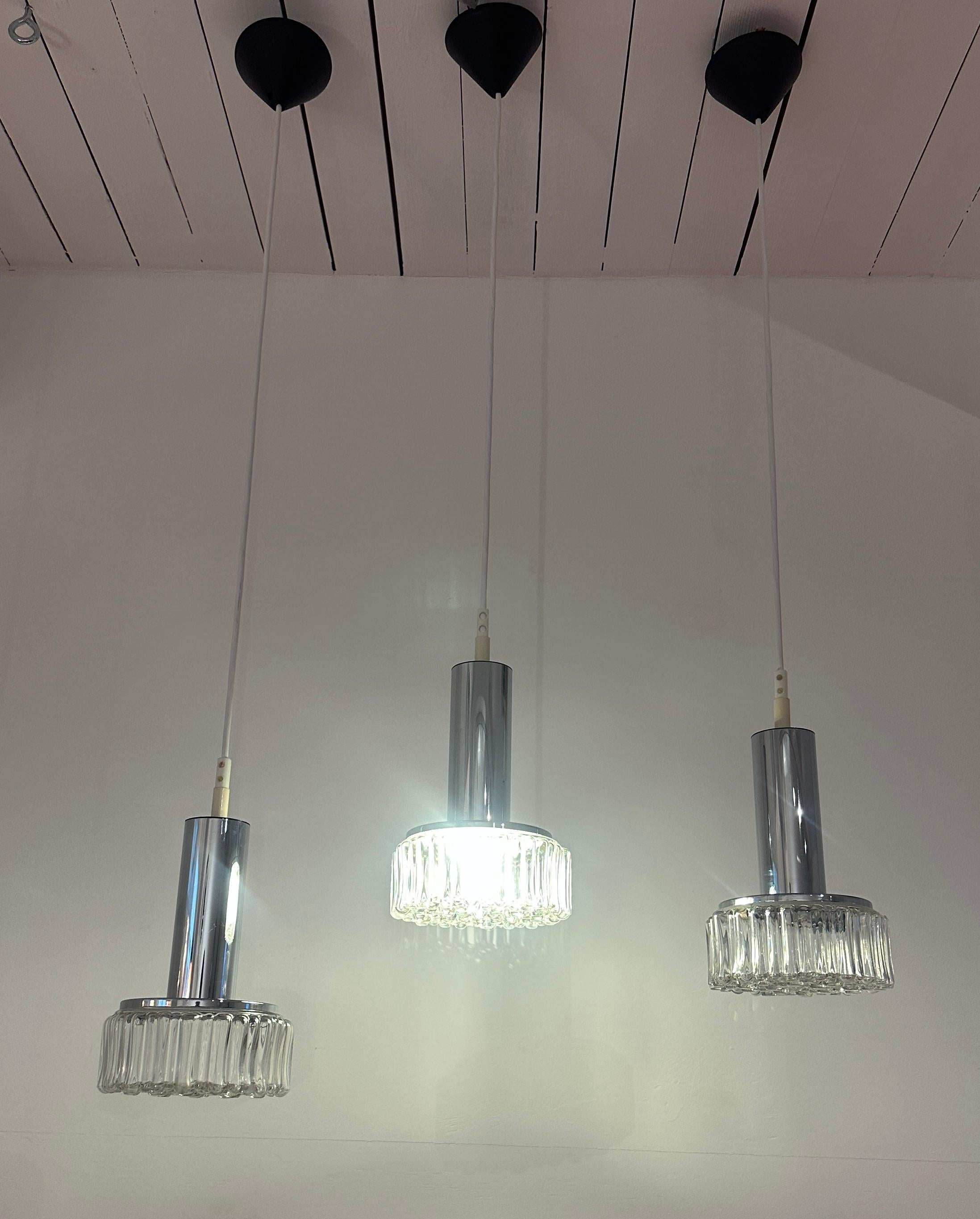 20ième siècle 1970s German Staff Leuchten Chrome & Bubbled Glass Lights 3 available en vente