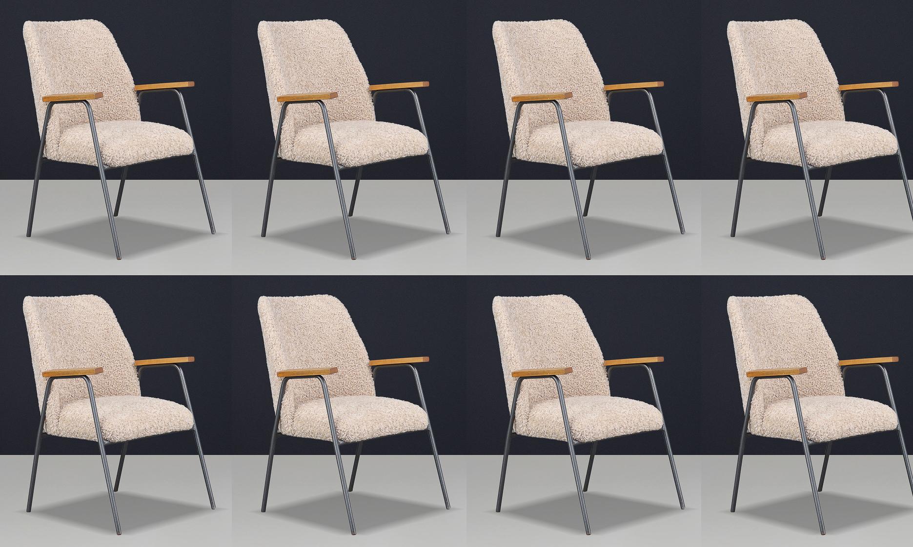 Poltrone tedesche in acciaio e legno degli anni '70 con tappezzeria in gomma - Set di 8 pezzi disponibili

Queste poltrone scultoree, prodotte in Germania negli anni '70, sono caratterizzate da un'elegante combinazione di materiali e da un'estetica