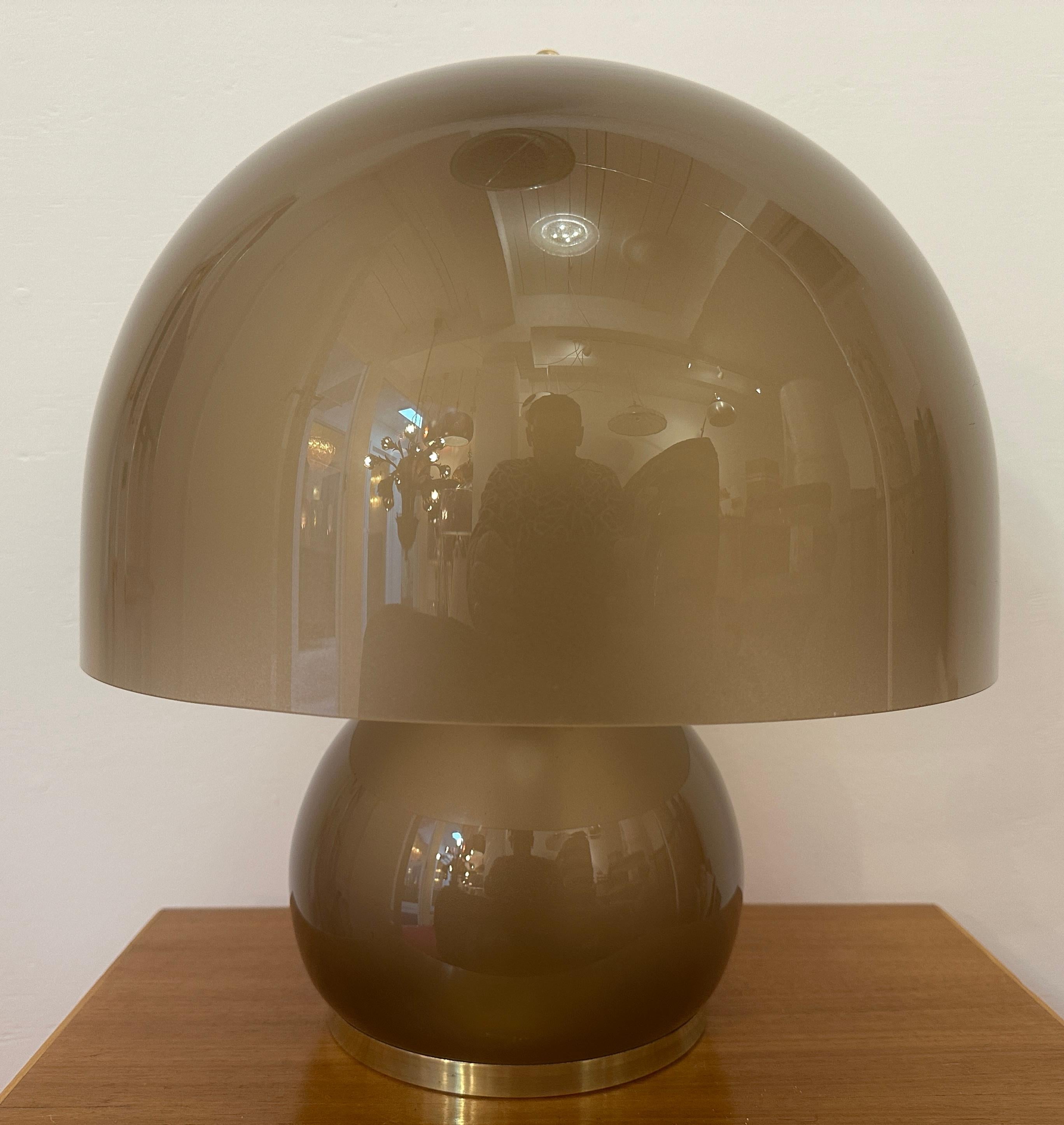Lampada da tavolo tedesca Süssmuth Leuchten marrone con cupola in vetro marrone e ottone degli anni '70 in vendita 4