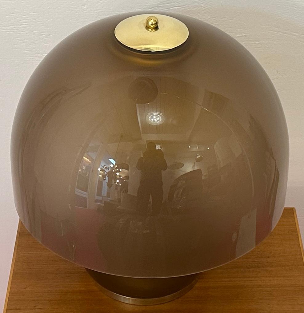 Lampada da tavolo tedesca Süssmuth Leuchten marrone con cupola in vetro marrone e ottone degli anni '70 in vendita 6