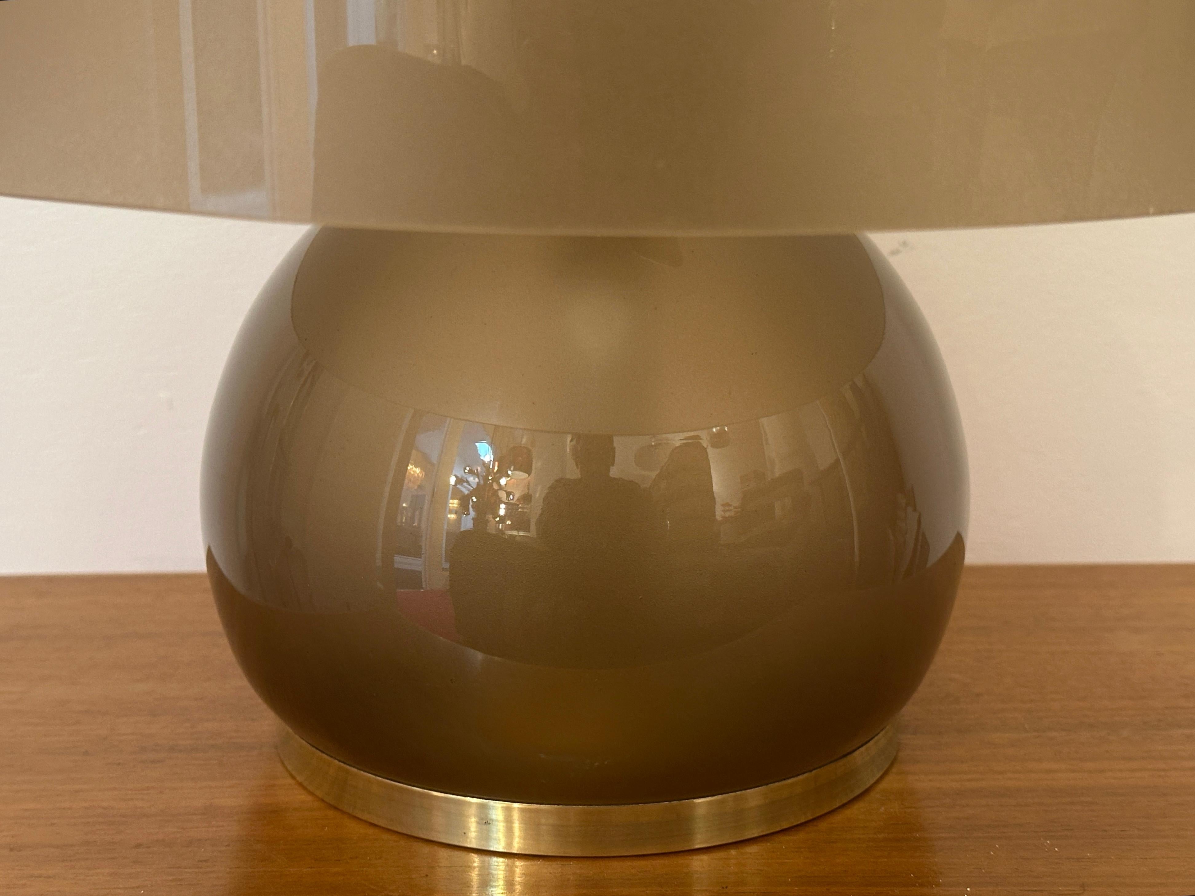 Lampada da tavolo tedesca Süssmuth Leuchten marrone con cupola in vetro marrone e ottone degli anni '70 in vendita 7