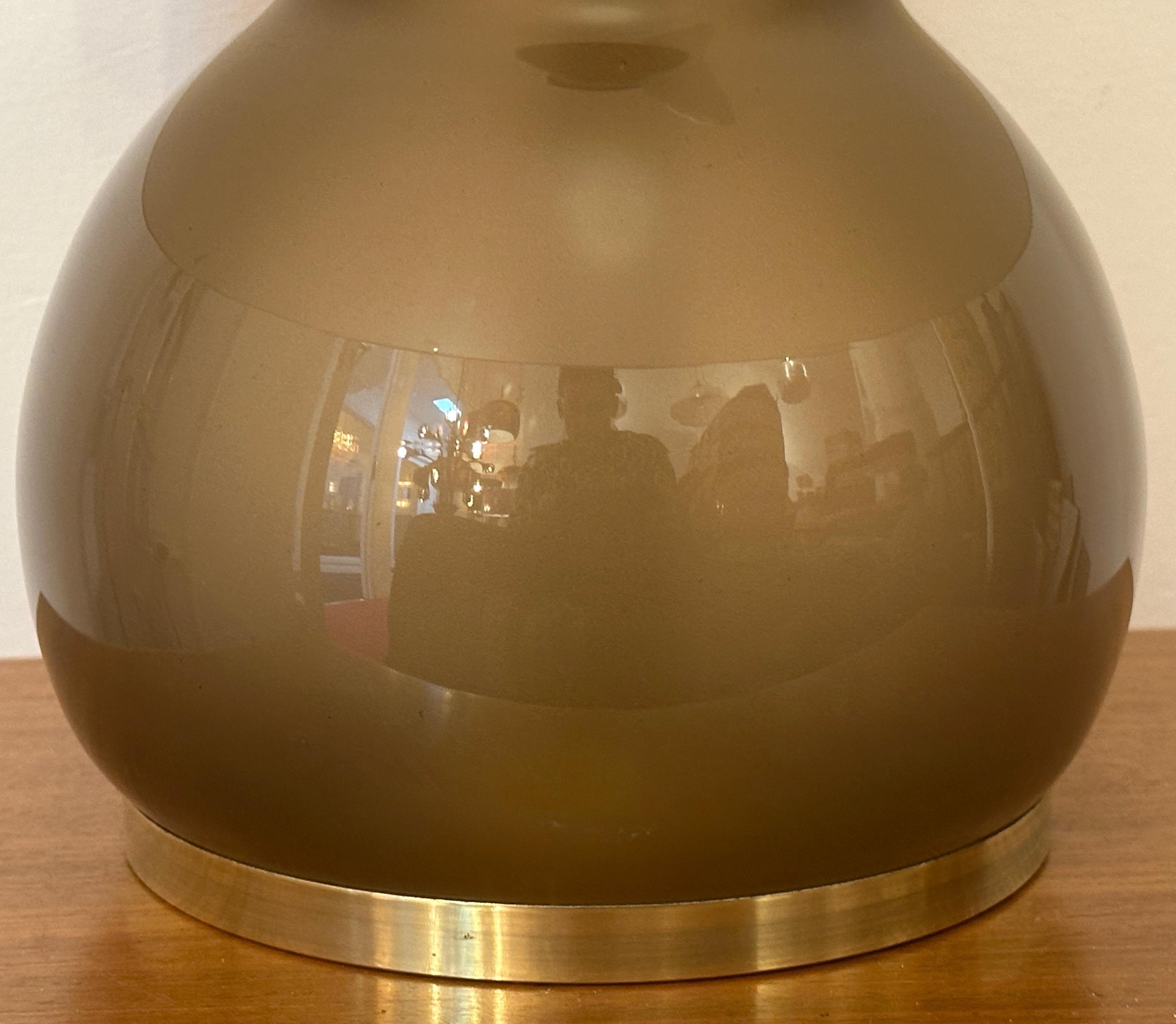 Lampada da tavolo tedesca Süssmuth Leuchten marrone con cupola in vetro marrone e ottone degli anni '70 in vendita 8