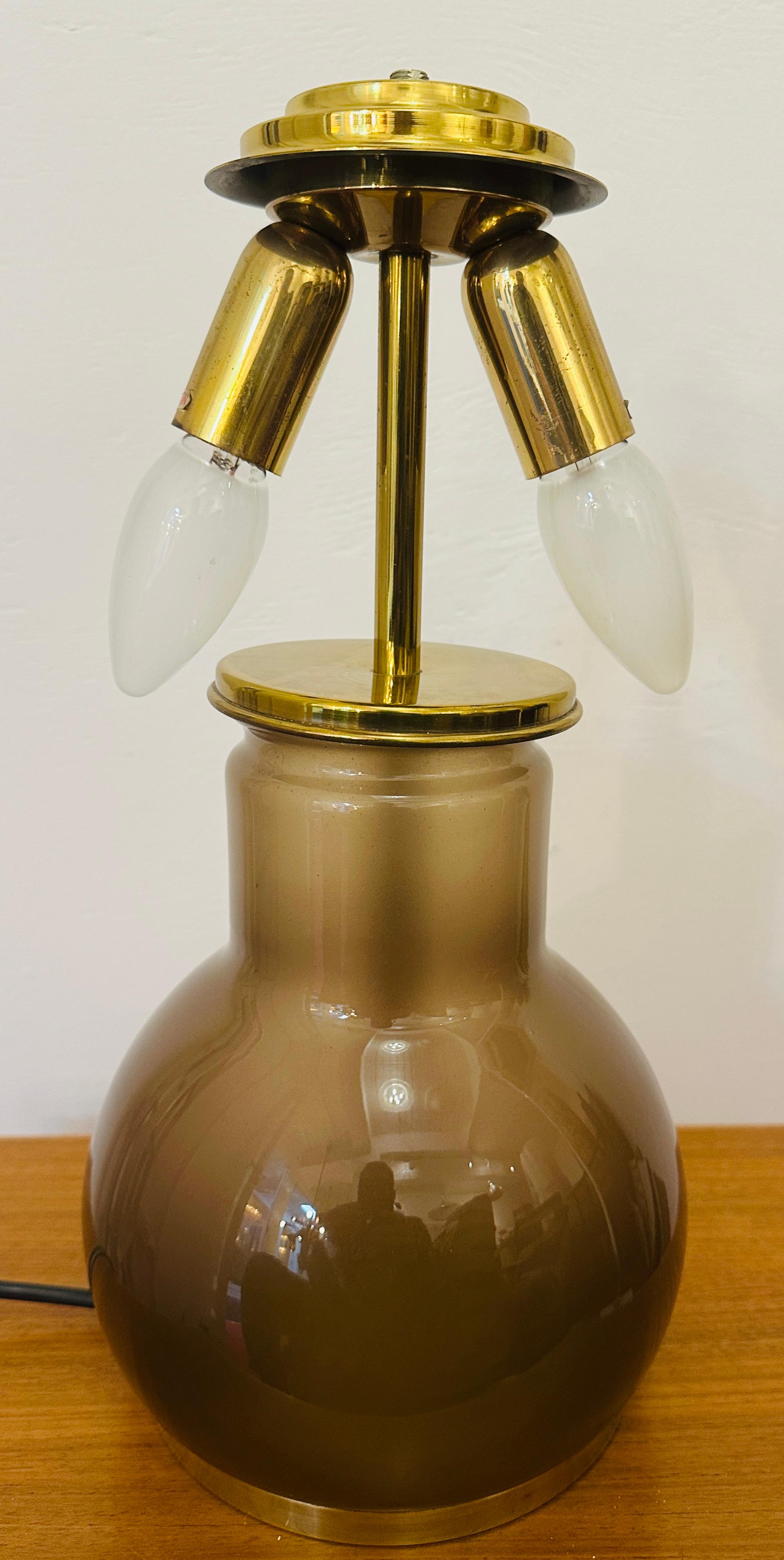 Lampada da tavolo tedesca Süssmuth Leuchten marrone con cupola in vetro marrone e ottone degli anni '70 in vendita 10