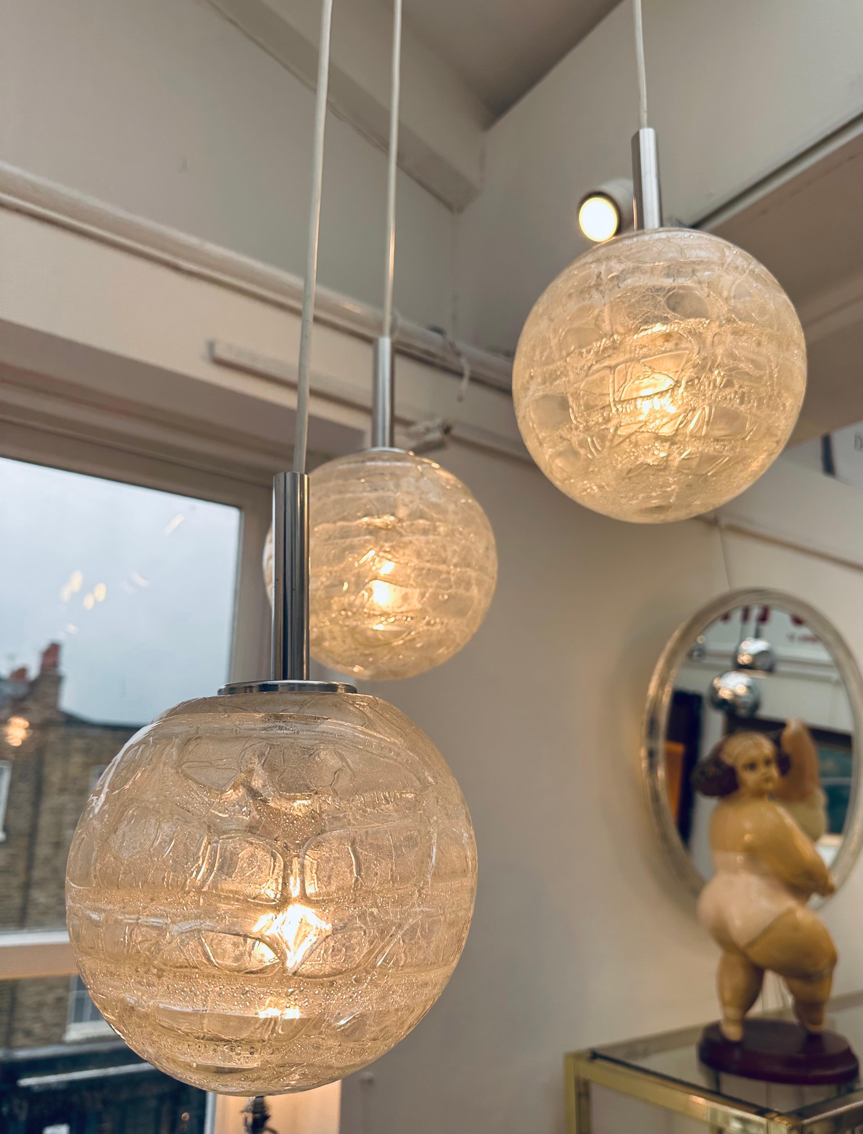 1970s German Triple Crackle Glass Globe Doria Leuchten Cascading Hanging Light In Good Condition For Sale In London, GB