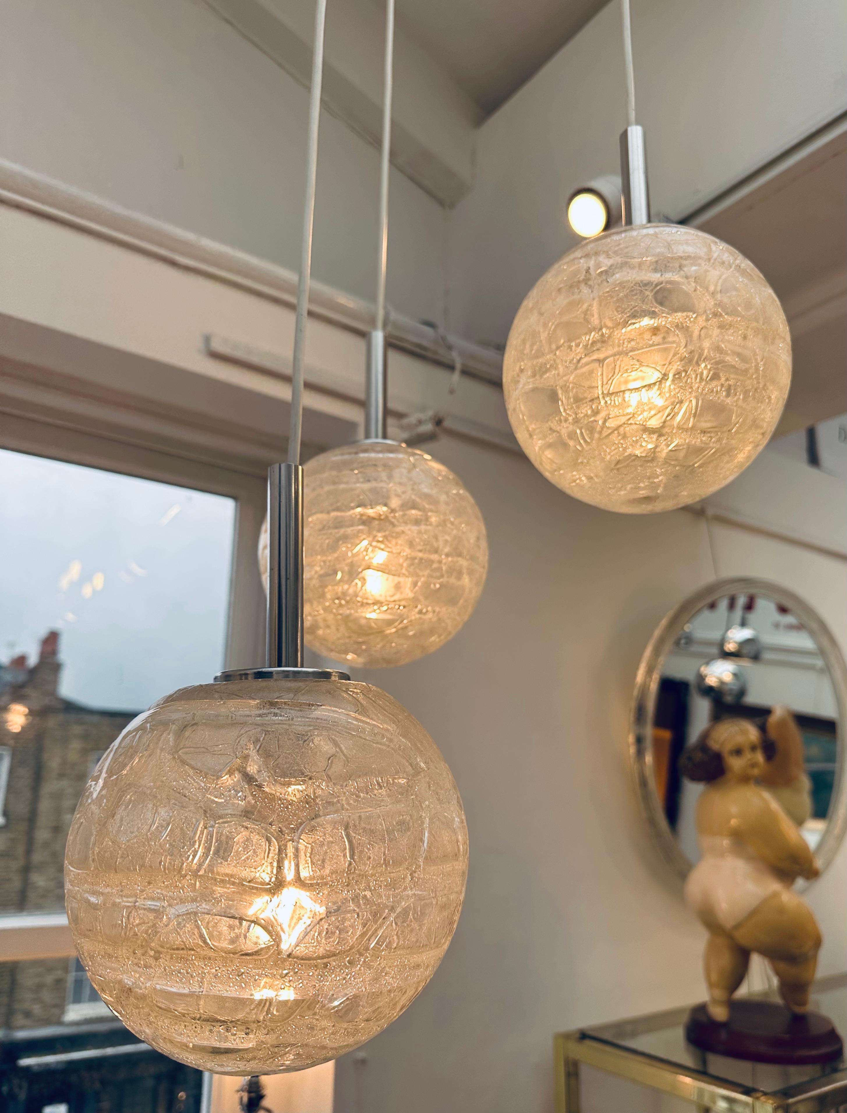 1970s German Triple Crackle Glass Globe Doria Leuchten Cascading Hanging Light In Good Condition In London, England