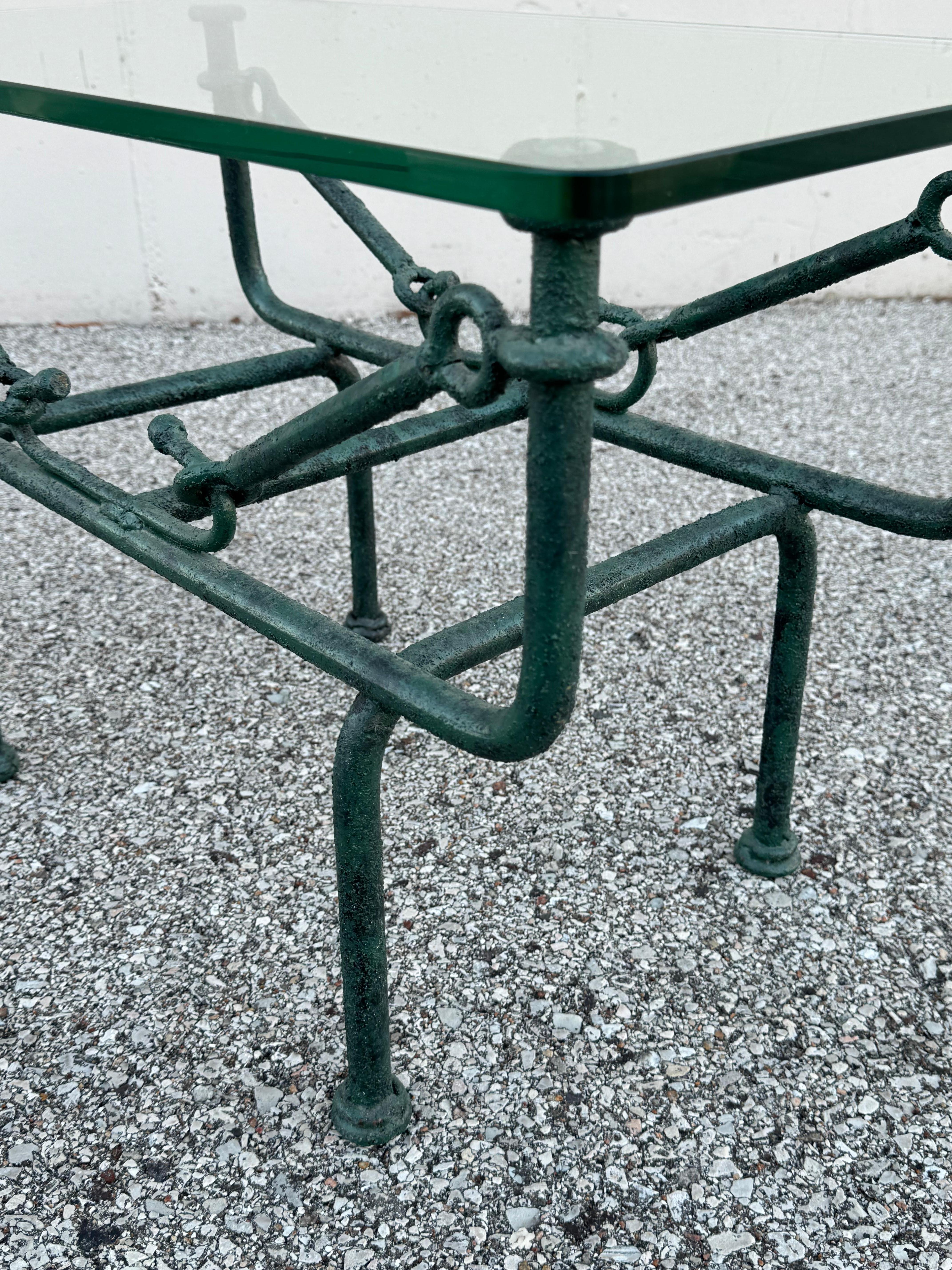 Table d'appoint en fer forgé et verre faussement patiné, style Giacometti, années 1970 en vente 6