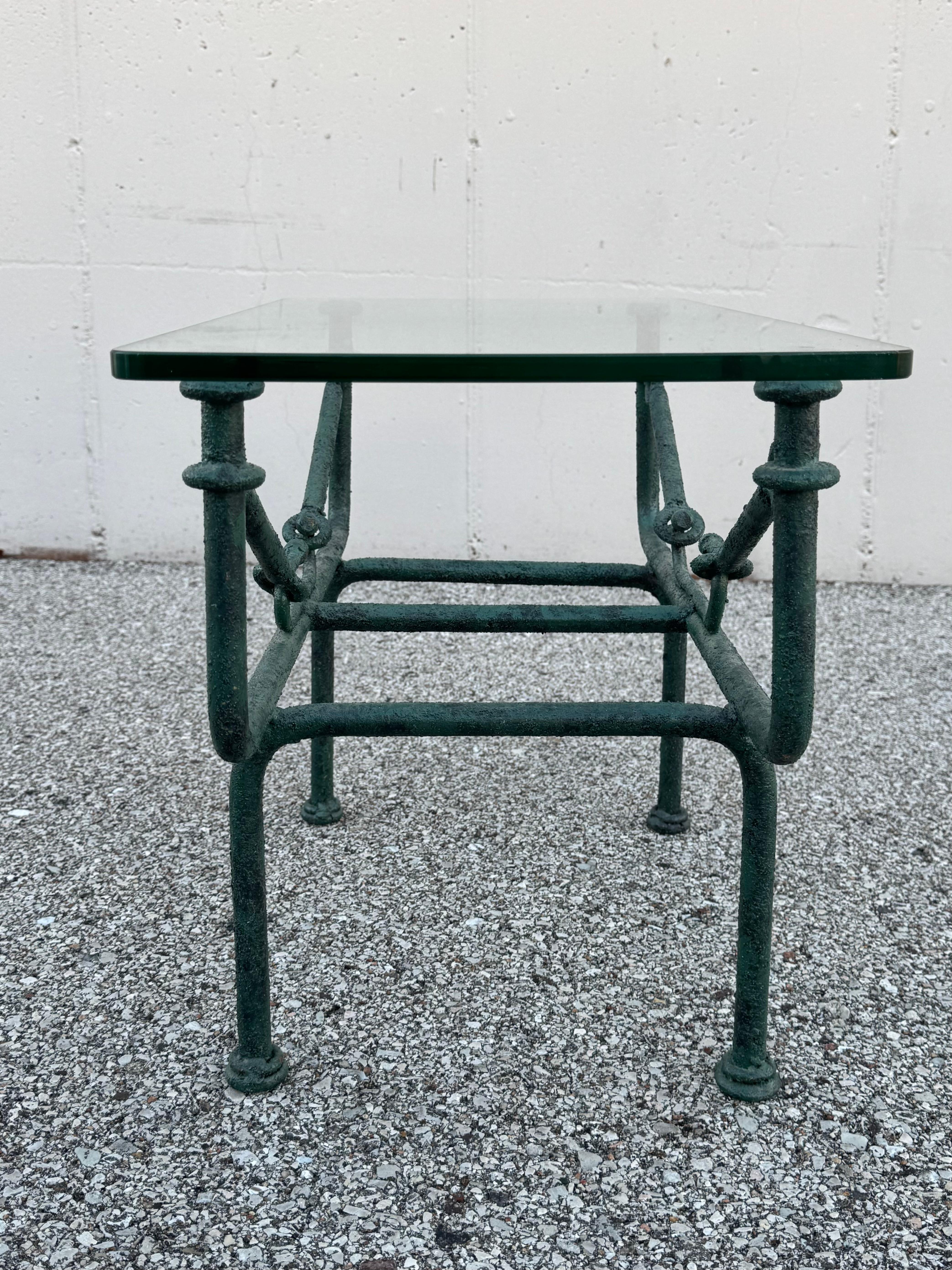 Table d'appoint en fer forgé et verre faussement patiné, style Giacometti, années 1970 en vente 8