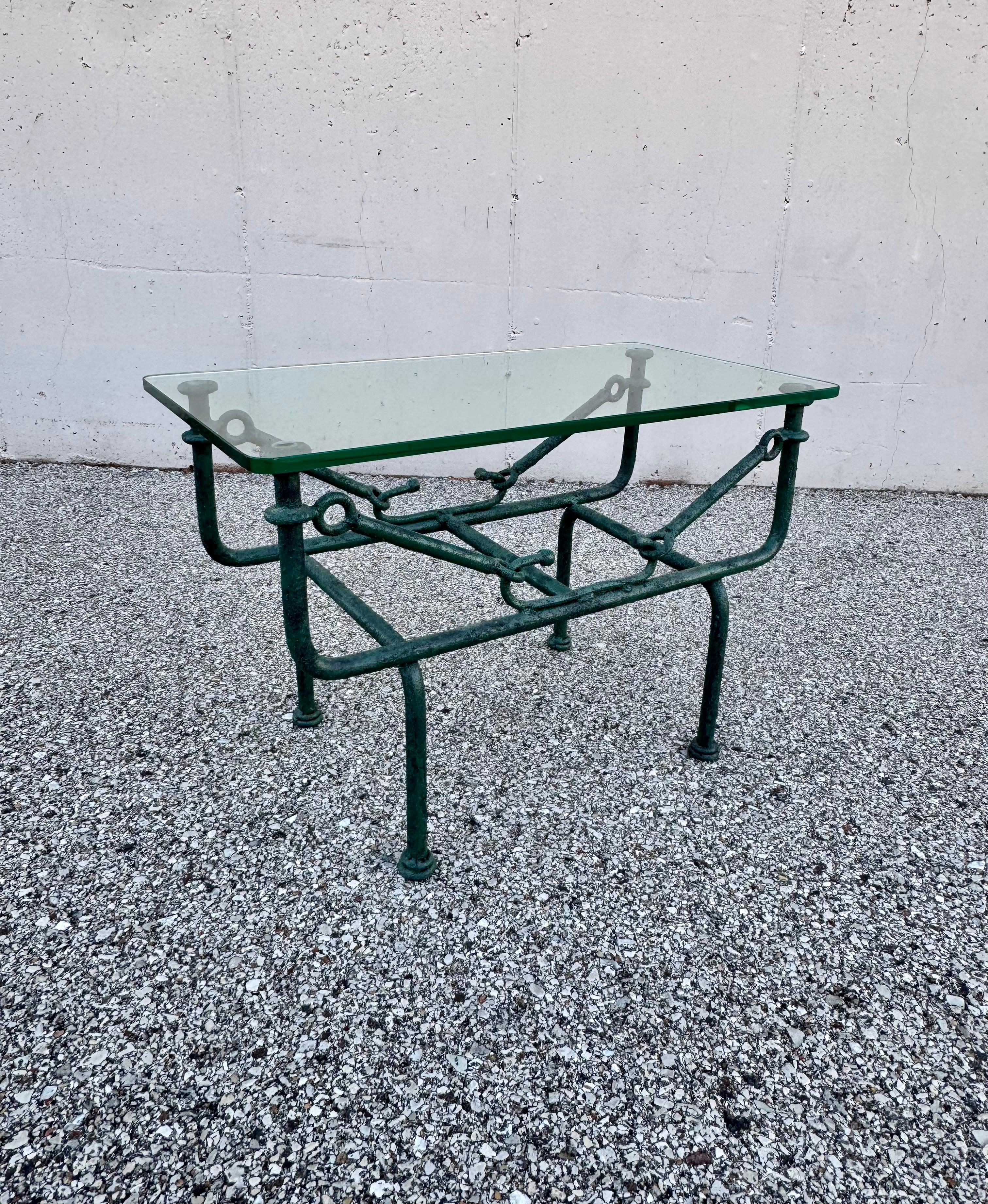 Table d'appoint en fer forgé et verre faussement patiné, style Giacometti, années 1970 en vente 12