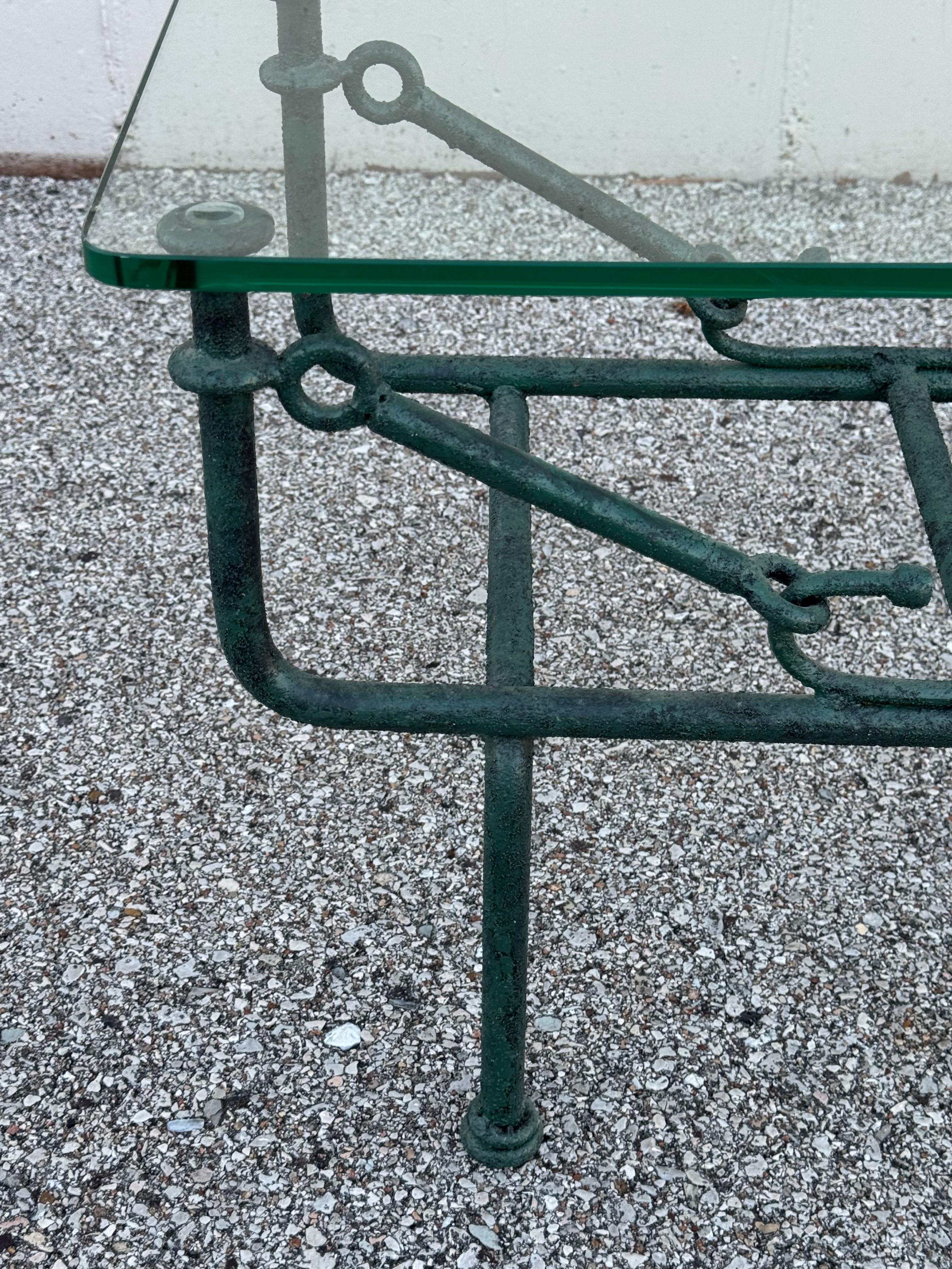 Métal Table d'appoint en fer forgé et verre faussement patiné, style Giacometti, années 1970 en vente