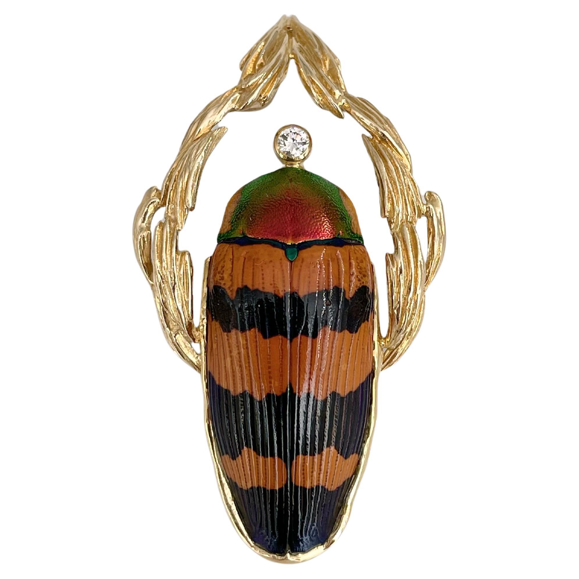 1970 Pendentif Scarabée Insecte en or 18 carats avec diamants Gilbert Albert en vente