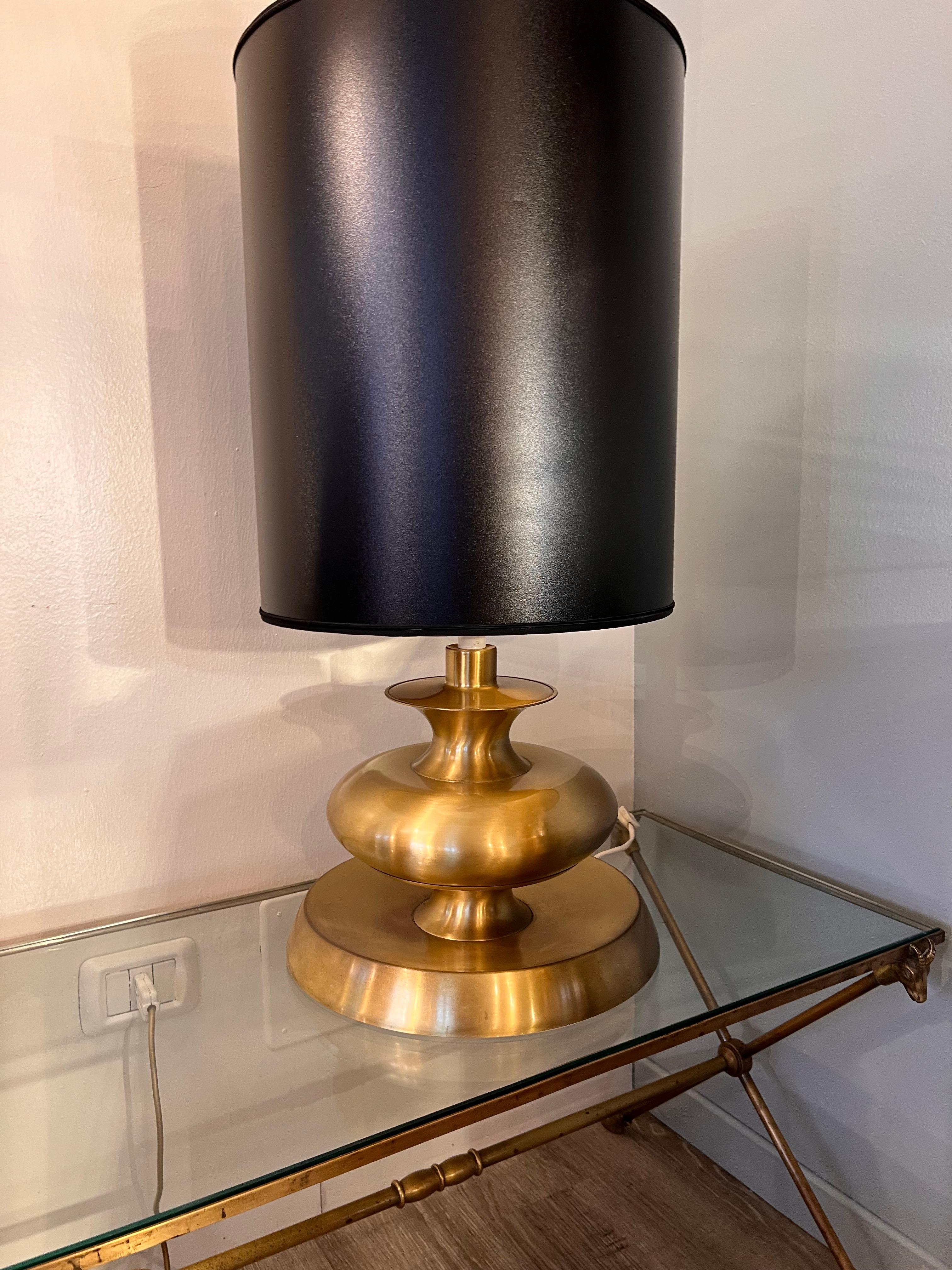 Late 20th Century 1970s Gilt Brass Black Cylindrical Lampshade Table Lamp For Sale