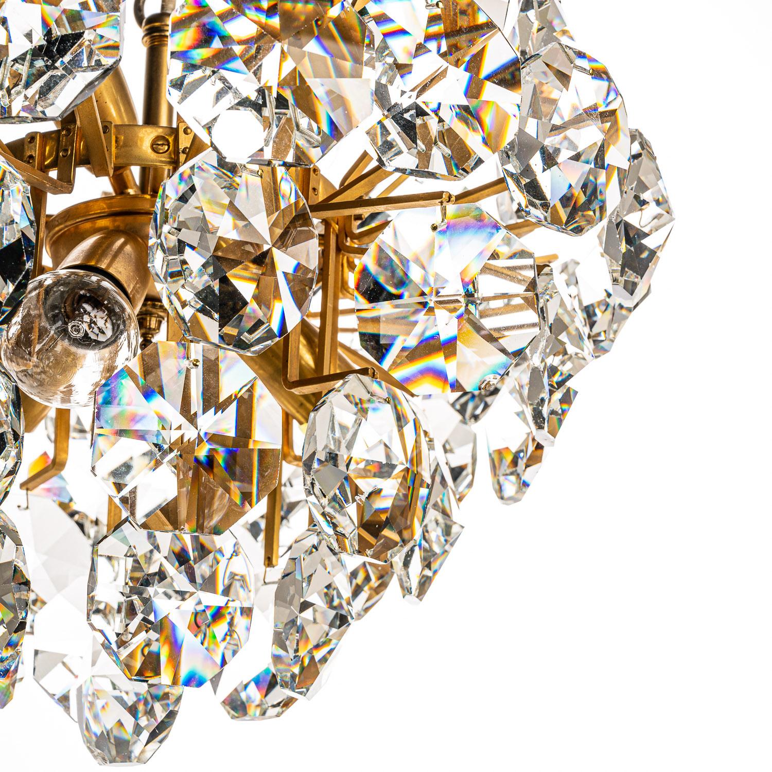 1970's Gilt Brass & Crystal Glass Chandelier in Style of Palwa In Good Condition For Sale In Schoorl, NL