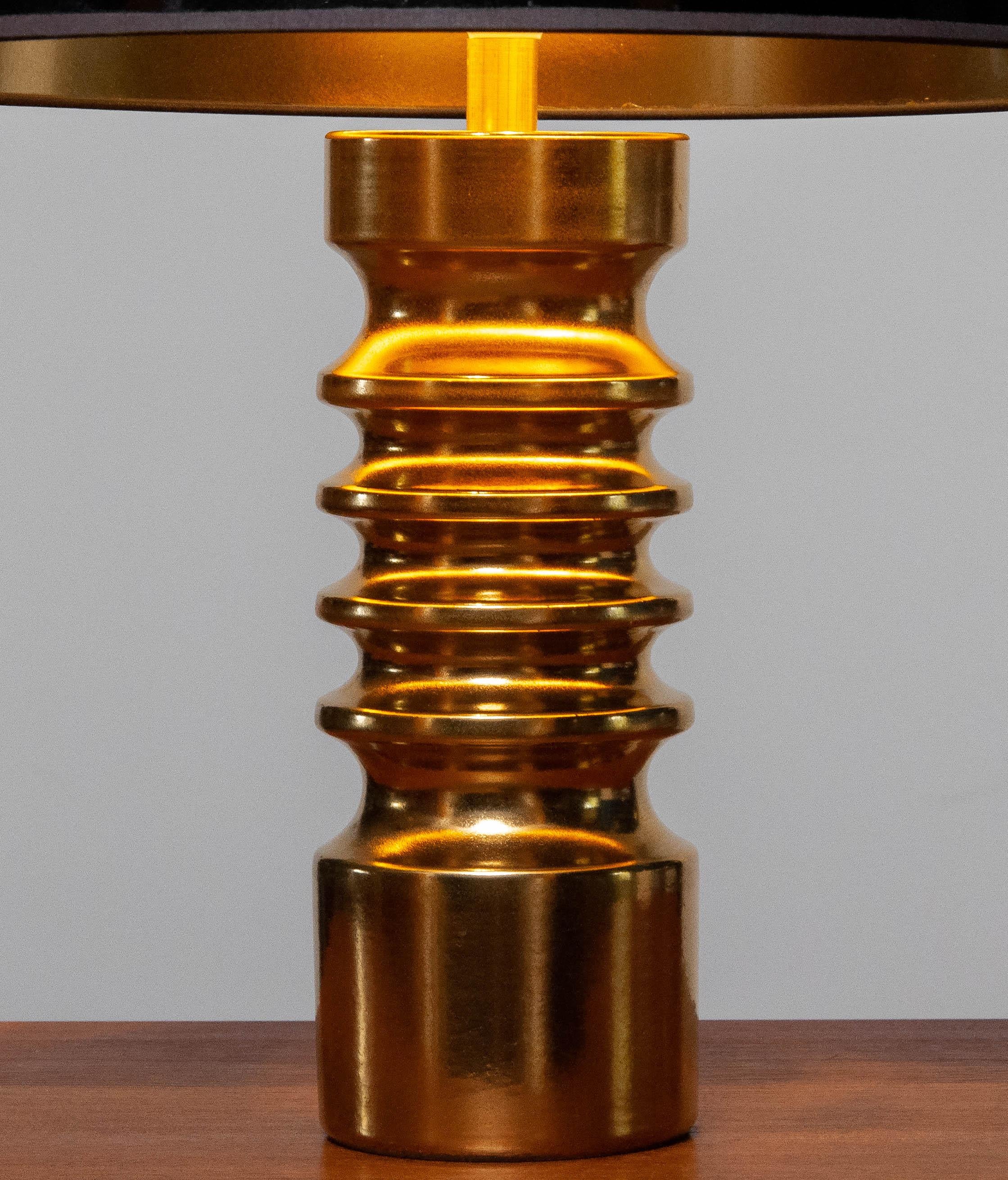 1970er Jahre Vergoldete Keramik-Tischlampe im brutalistischen Stil von Dümler und Breiden Deutschland (Brutalismus) im Angebot