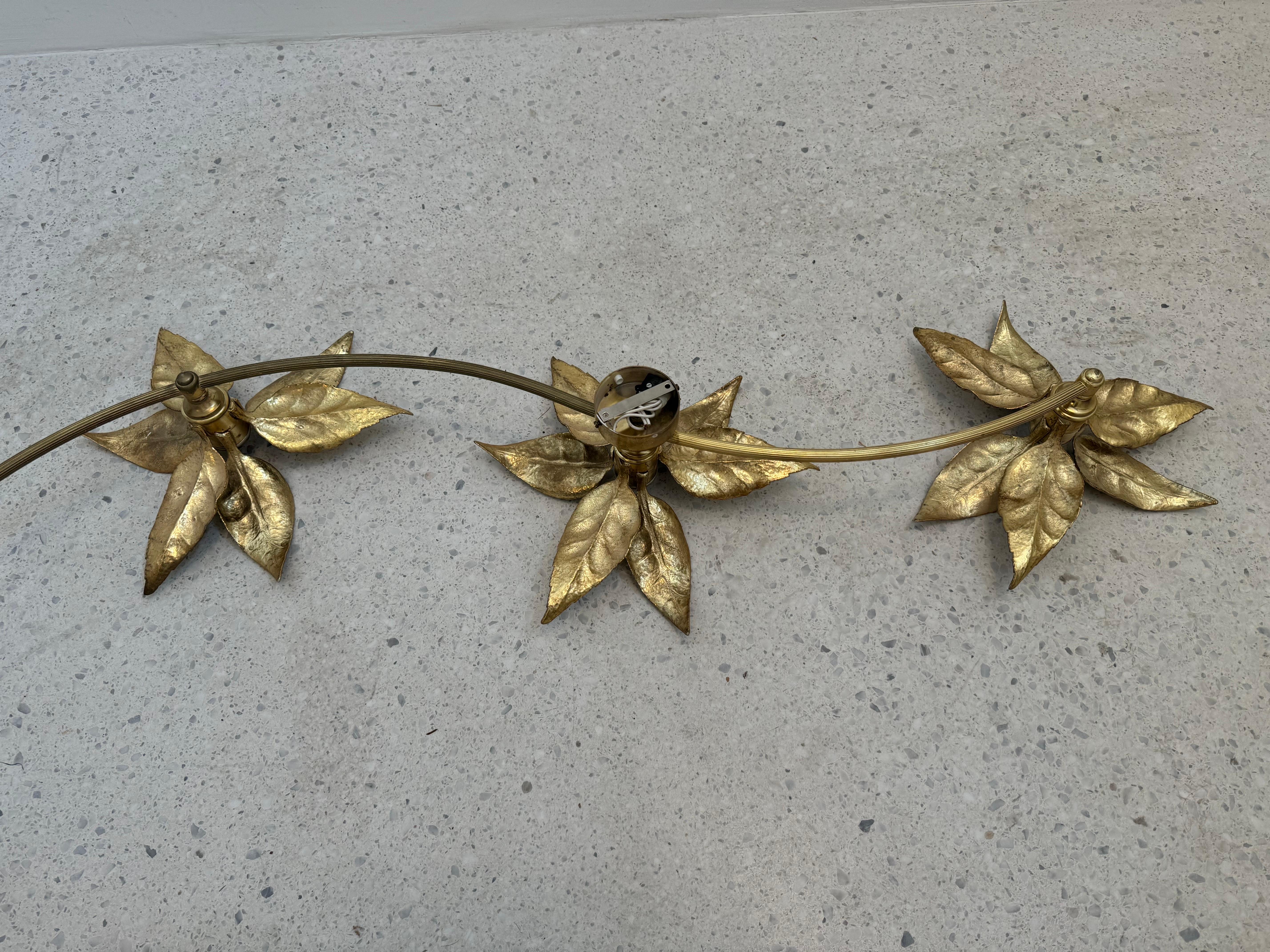 Applique florale dorée des années 1970 par Willy Daro, Belgique Bon état - En vente à Brussel, BE