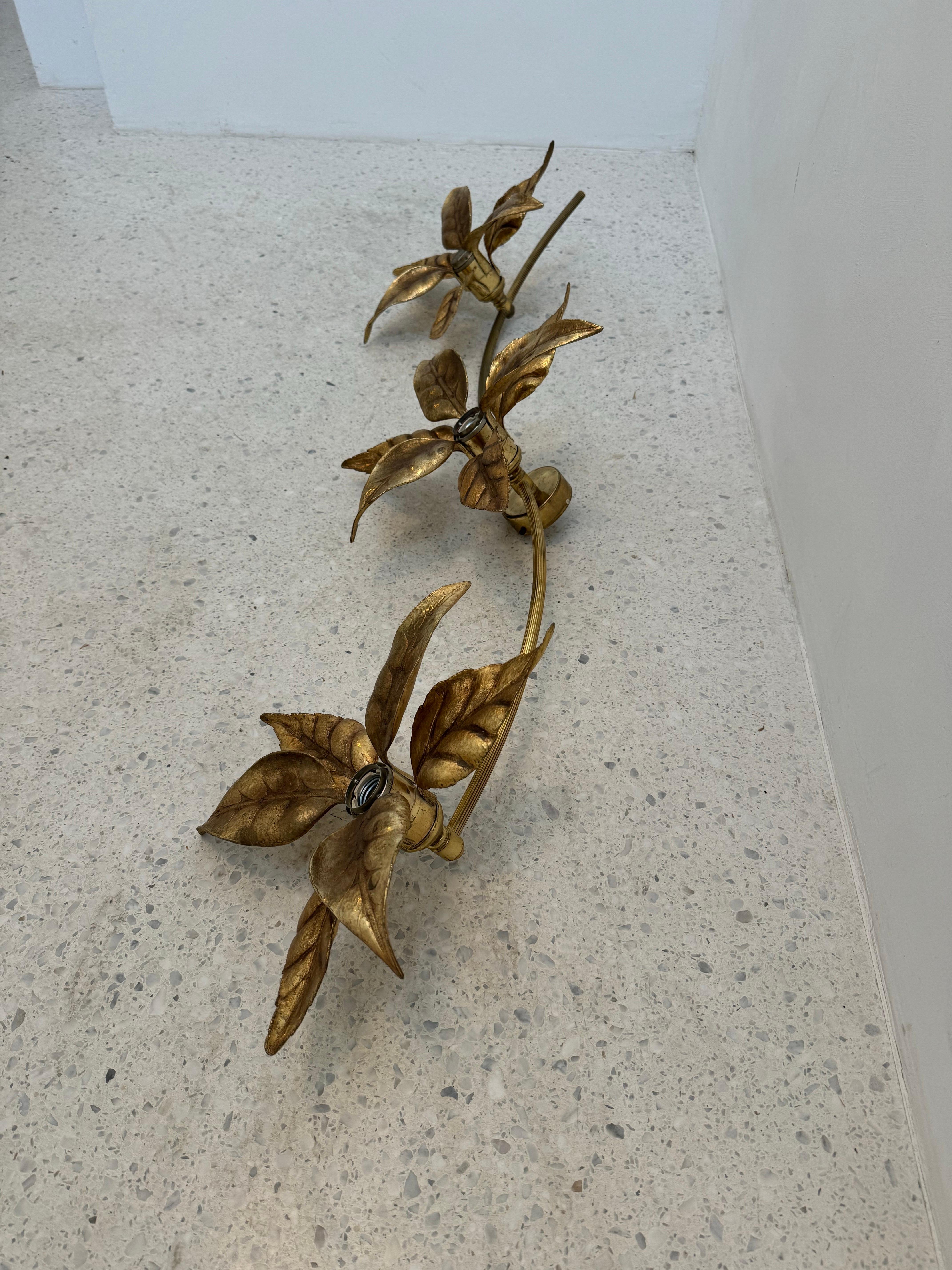 Fin du 20e siècle Applique florale dorée des années 1970 par Willy Daro, Belgique en vente