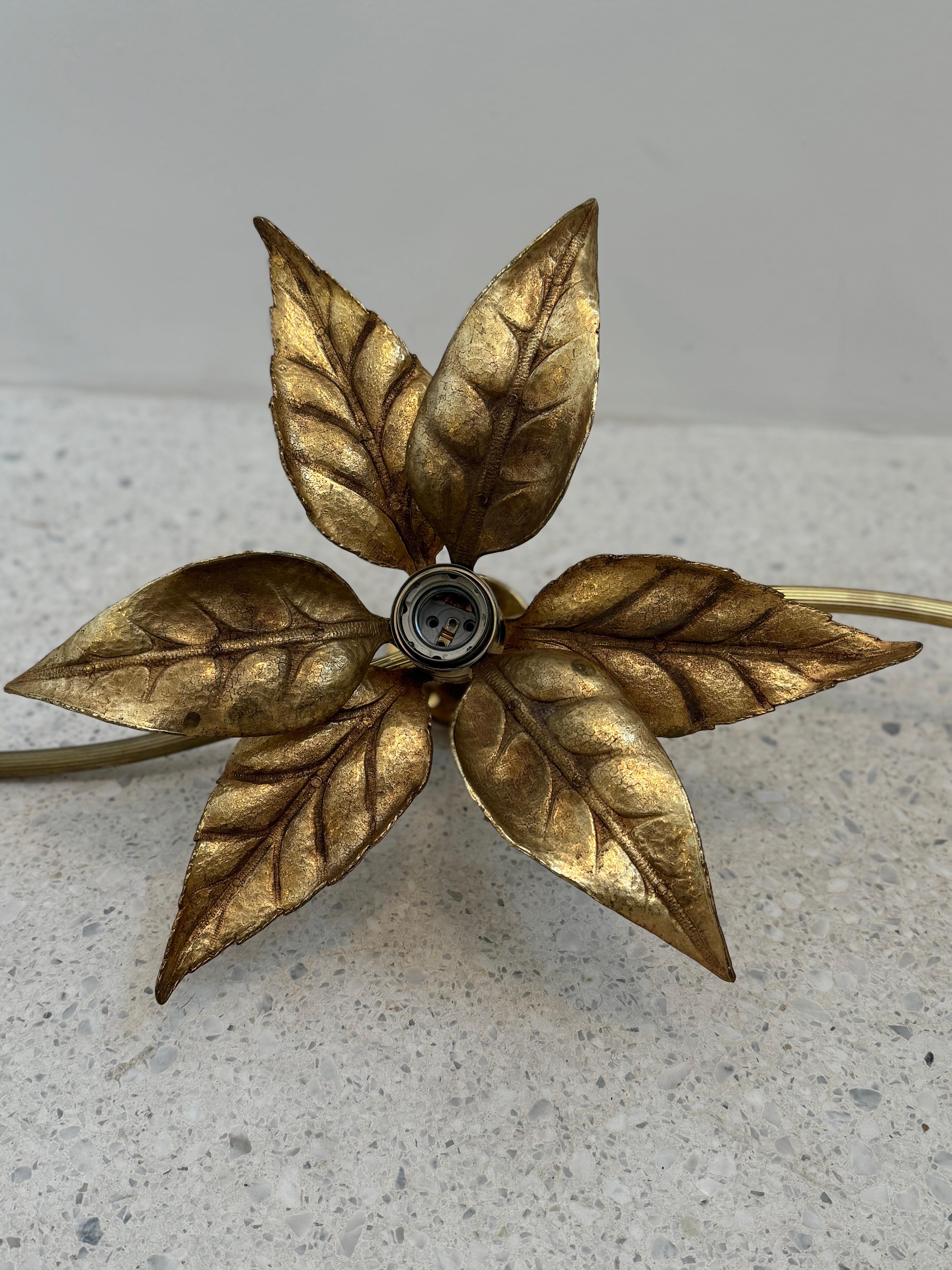 Métal Applique florale dorée des années 1970 par Willy Daro, Belgique en vente