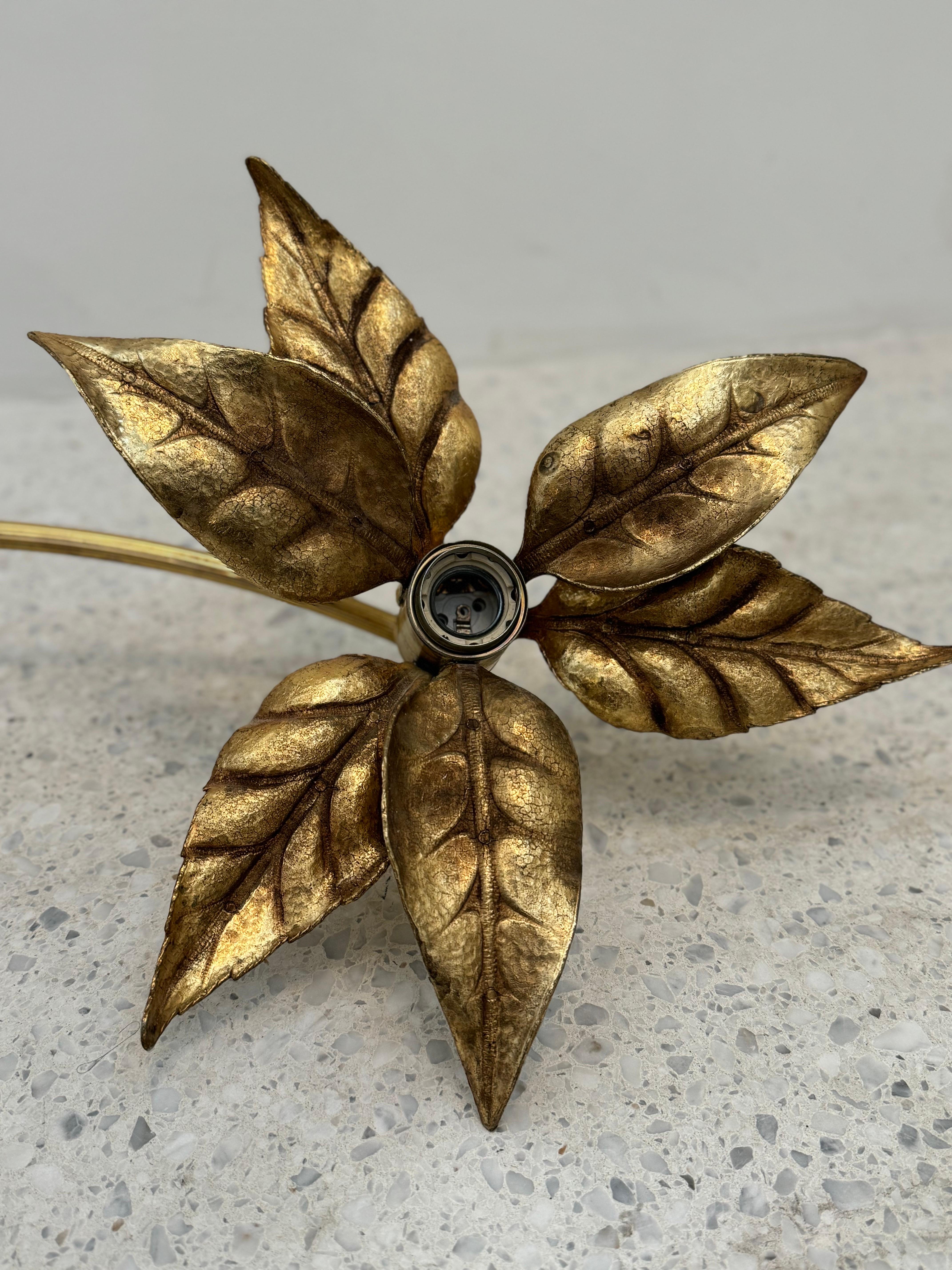 Applique florale dorée des années 1970 par Willy Daro, Belgique en vente 2