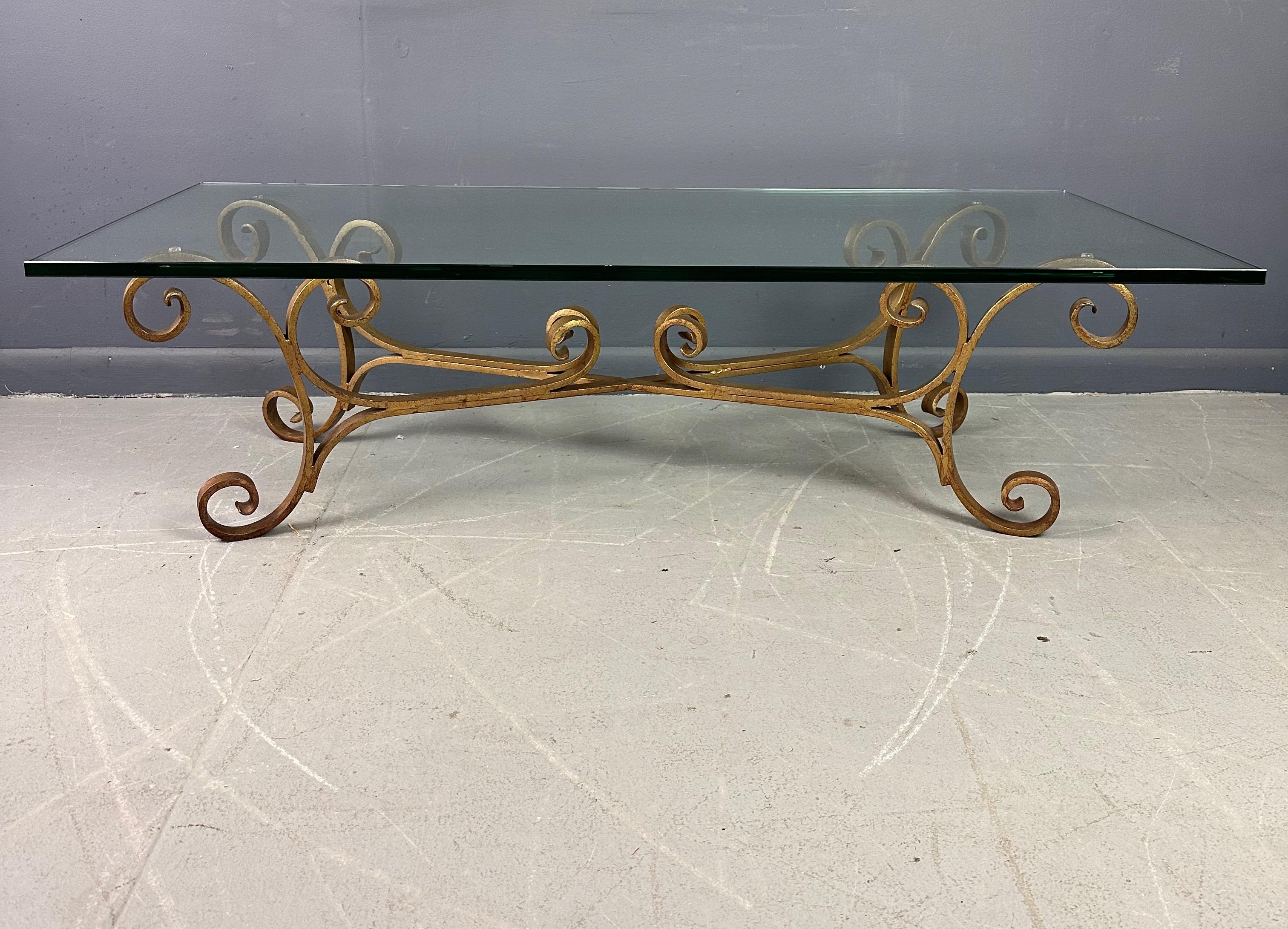 1970s Gilt Iron Scroll Hollywood Regency Cocktail Table with Curvaceous Legs In Good Condition For Sale In Philadelphia, PA