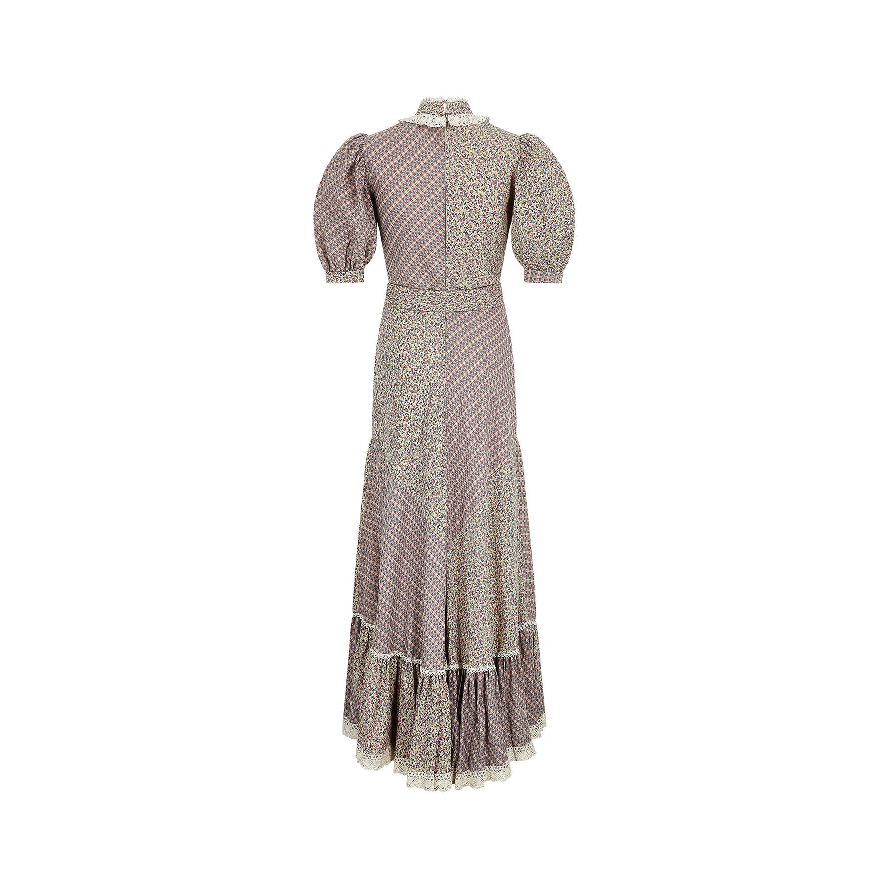 Grigio Gina Fratini, abito patchwork con stampa floreale Boho degli anni '70 in vendita