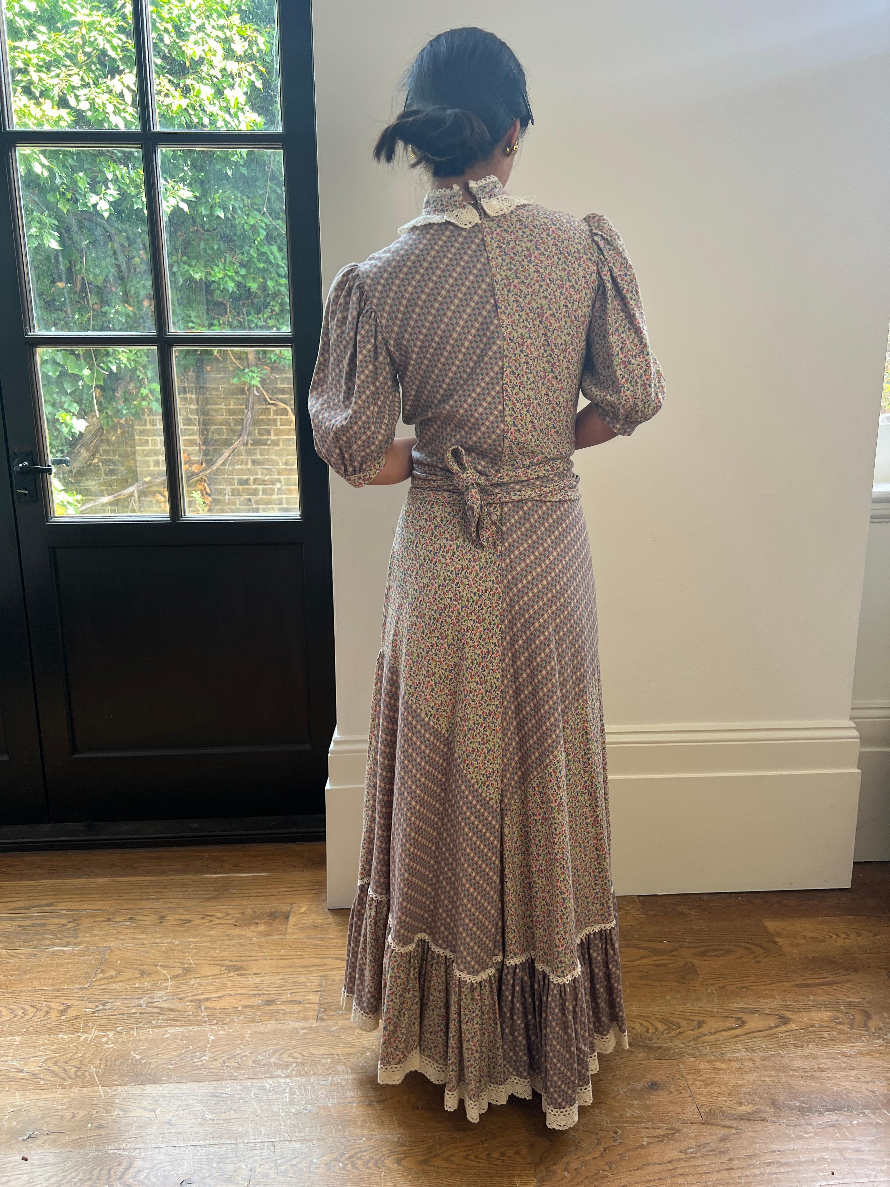 Gina Fratini, abito patchwork con stampa floreale Boho degli anni '70 in vendita 3