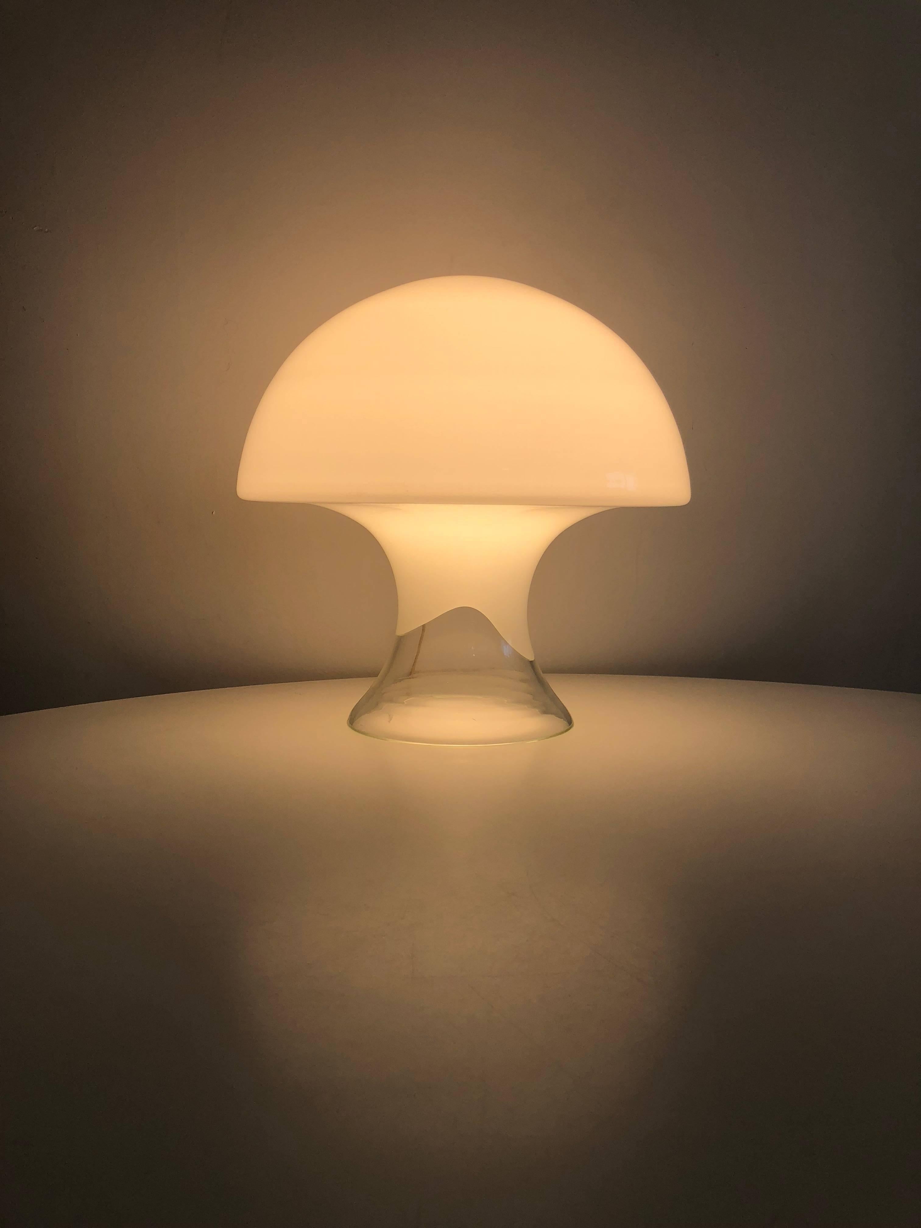Amazing glowing glass mushroom lamp. Designed bu Gino Vistosi for Murano glass, made in Italy. Perfect condition.