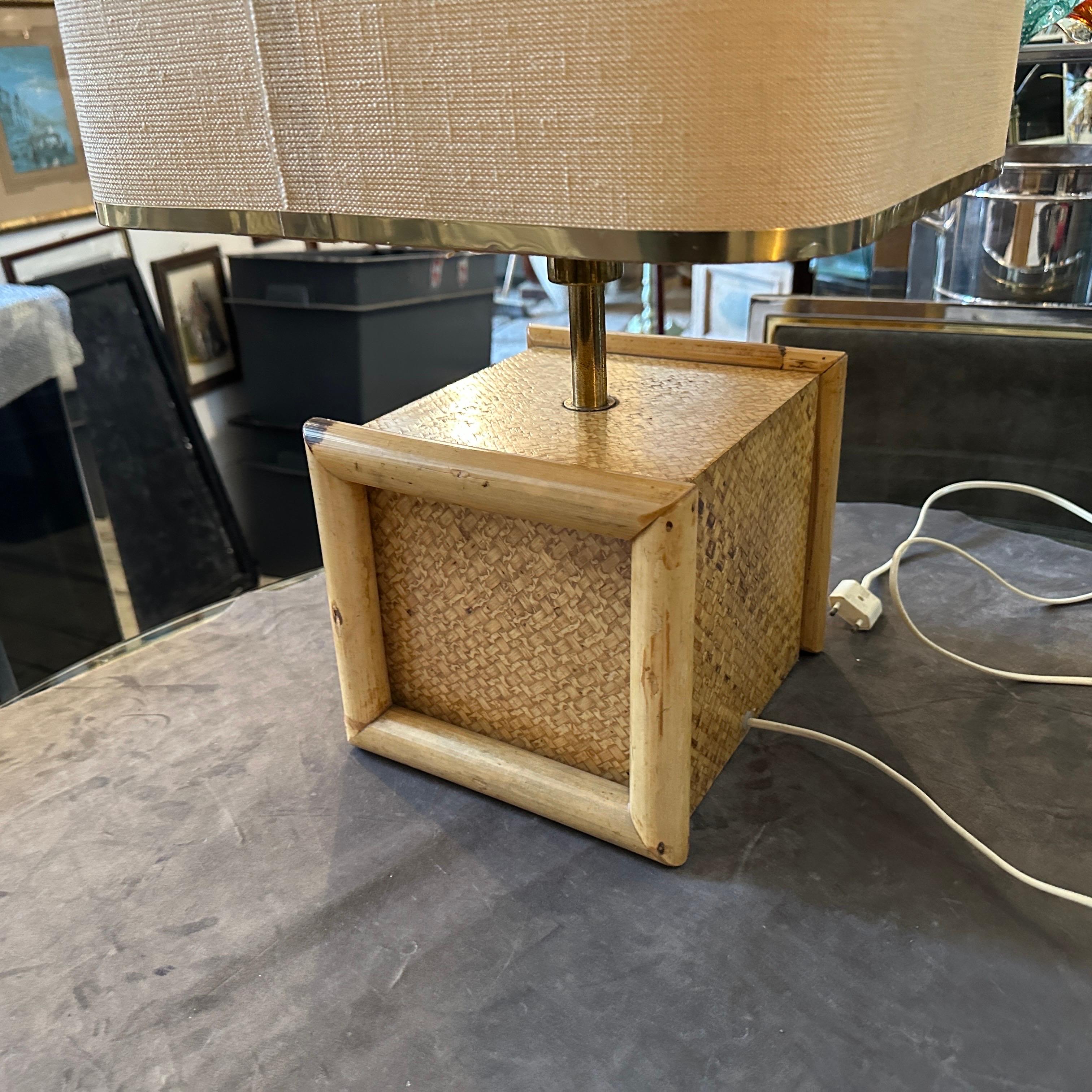 Lámpara de mesa cuadrada italiana de bambú y latón Gio Batta de mediados de siglo XX Moderno de mediados de siglo en venta
