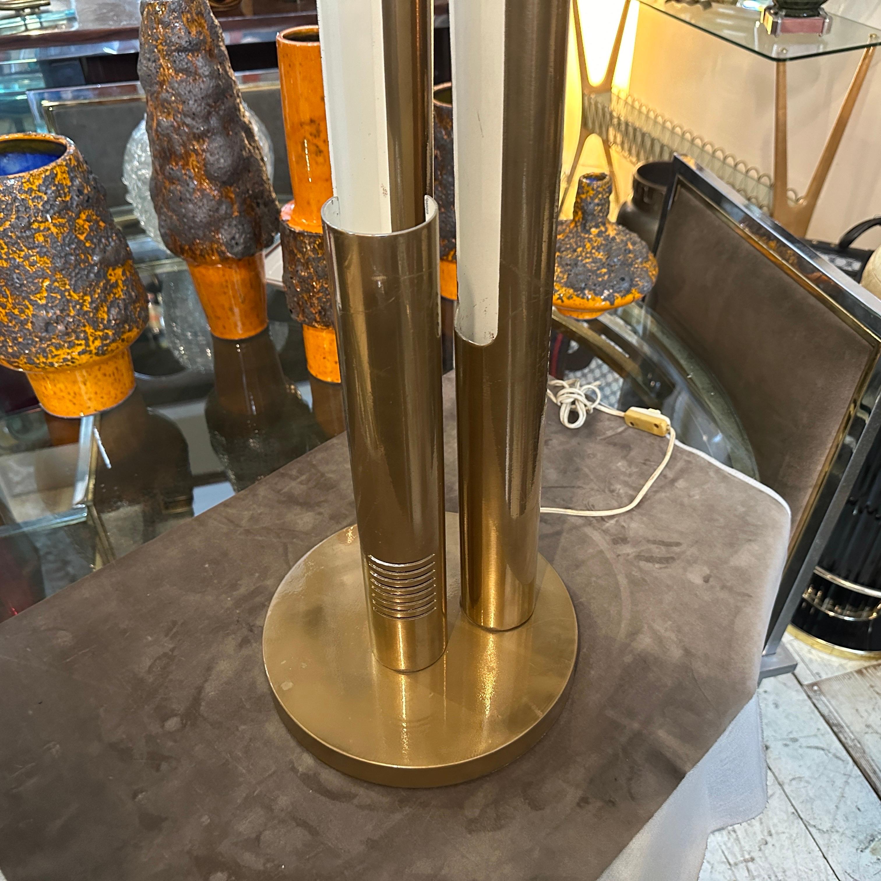 Mid-Century Modern Lampe de bureau italienne en métal doré de style Gio Ponti, mi-siècle moderne, années 1970 en vente
