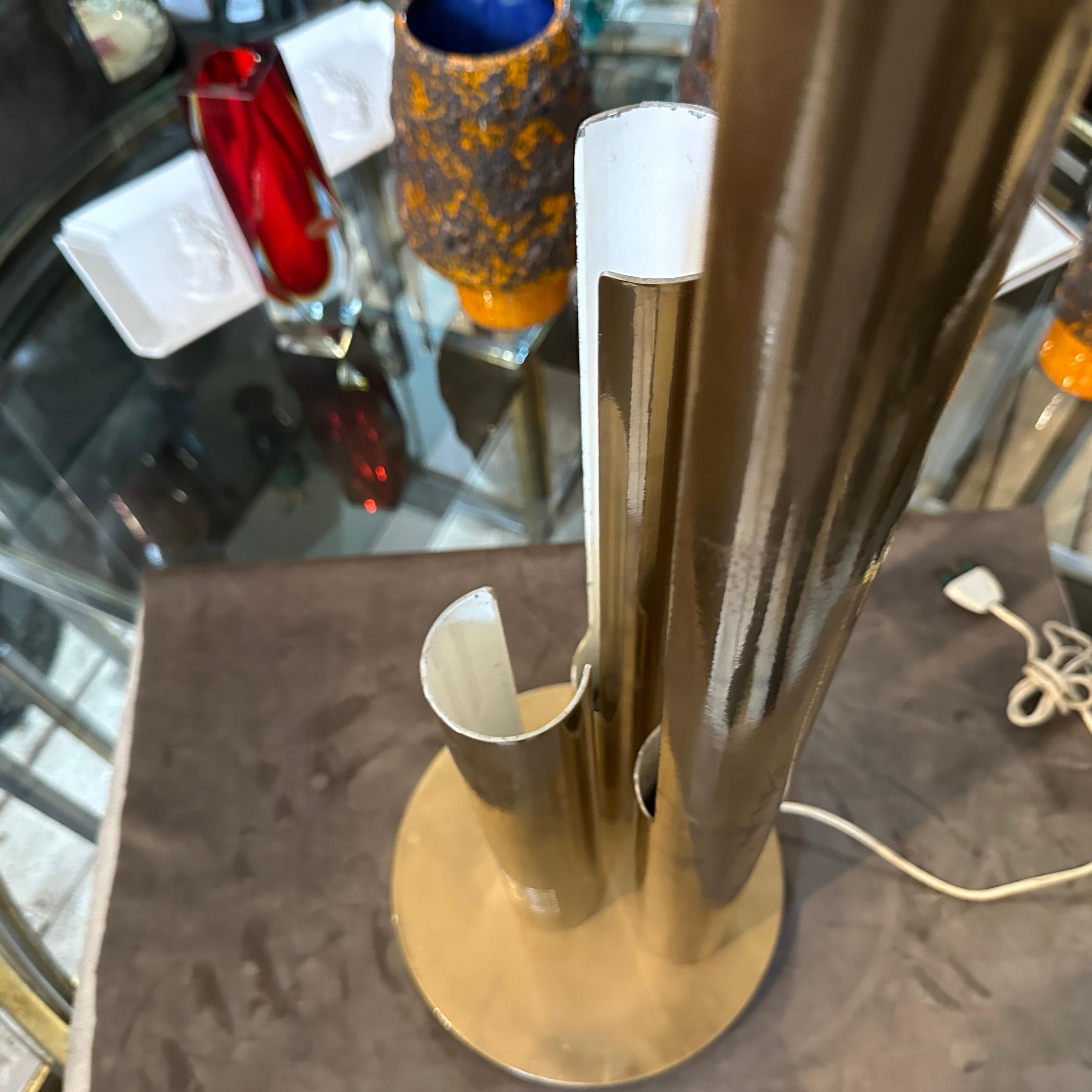 Lampe de bureau italienne en métal doré de style Gio Ponti, mi-siècle moderne, années 1970 en vente 2