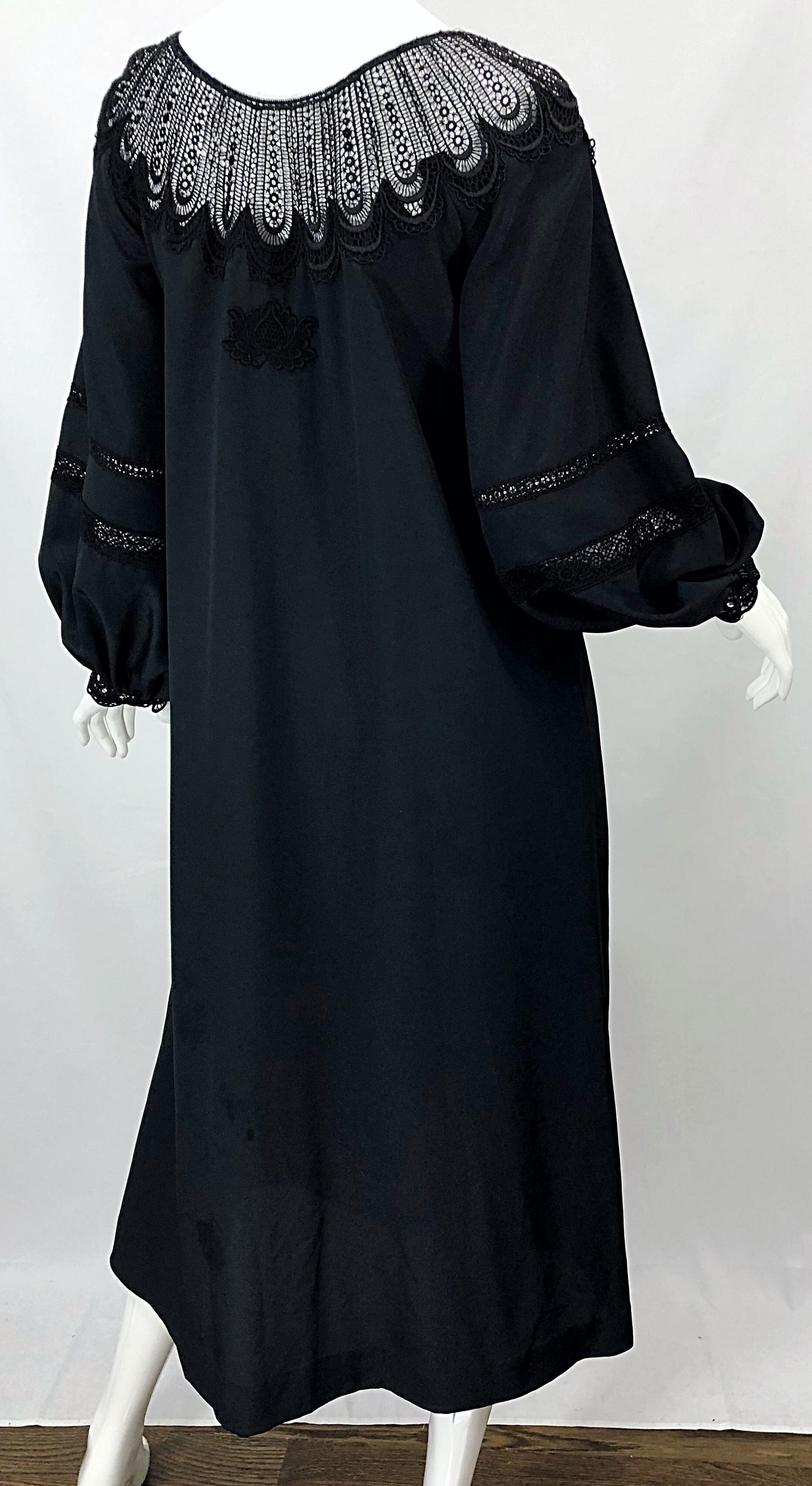 1970s Giorgio di Sant Angelo Black Vintage 70s Crochet Bishop Sleeve Smock Dress en vente 6
