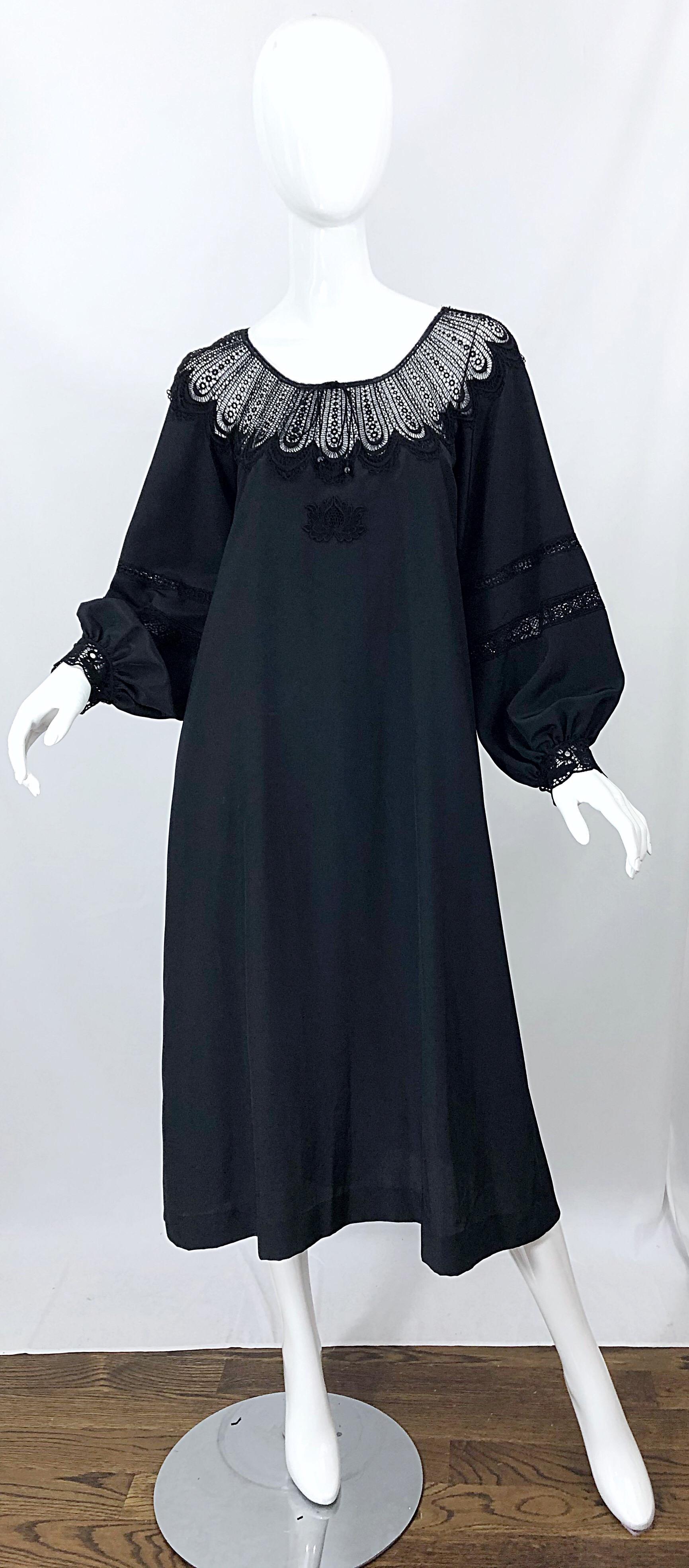 1970s Giorgio di Sant Angelo Black Vintage 70s Crochet Bishop Sleeve Smock Dress en vente 9