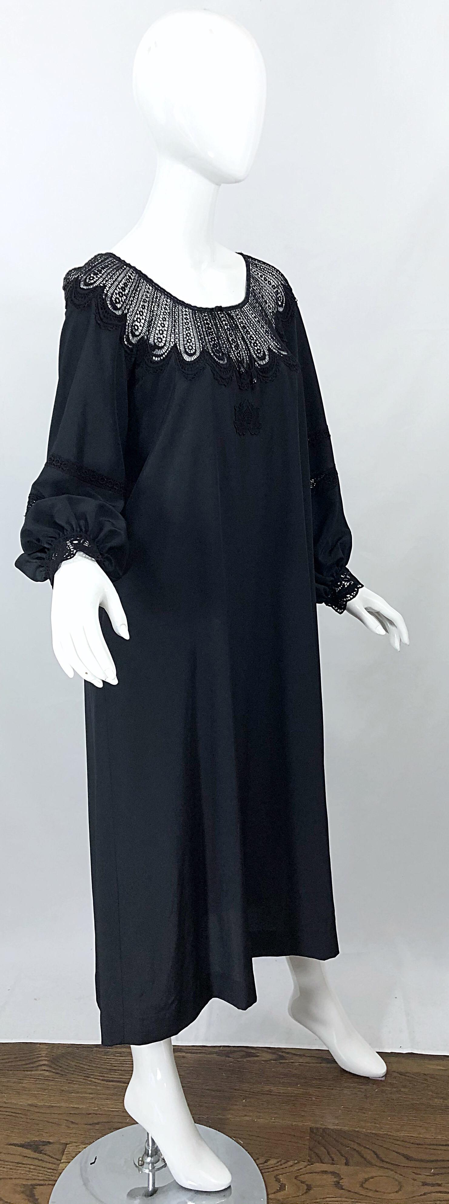 1970s Giorgio di Sant Angelo Black Vintage 70s Crochet Bishop Sleeve Smock Dress en vente 2