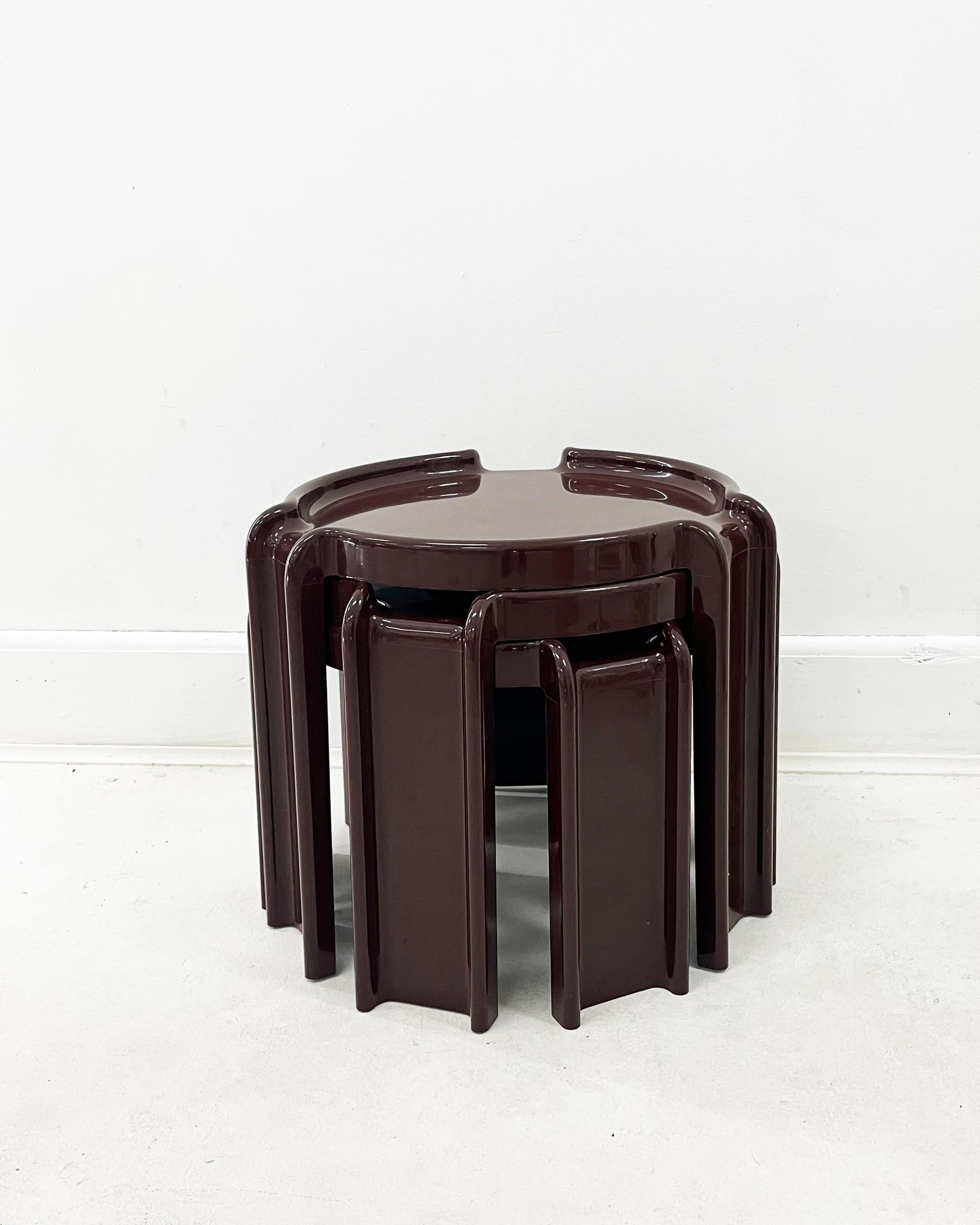 1970s Nesting tables By Giotto Stoppino for Kartell, manufactured by Beylerian

Three chocolate brown plastic tables in graduated sizes, each with three legs and raised edges. Stamped in relief to underside: Kartell ® - Milano / Designer: Giotto