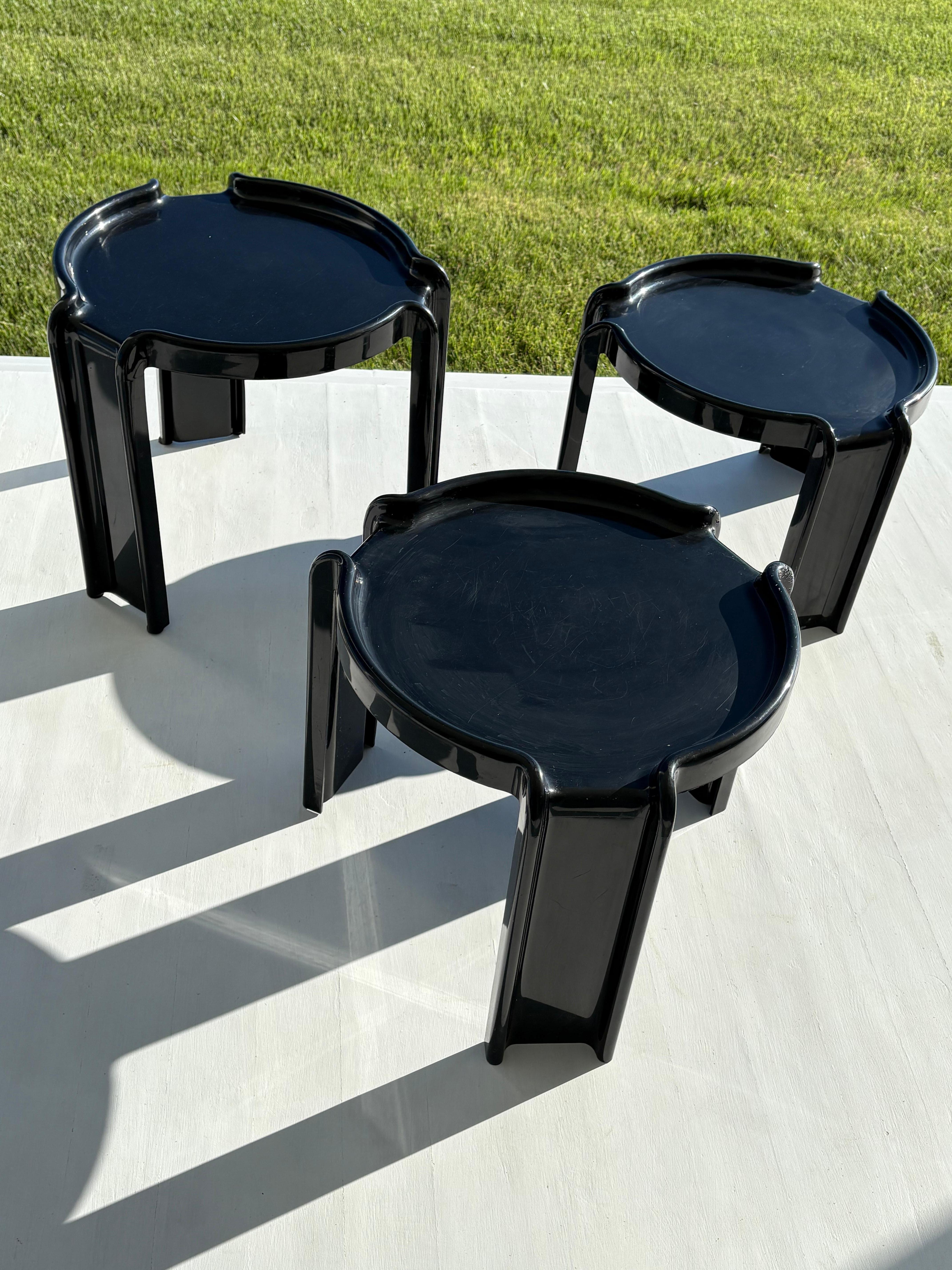 Mesas apilables Giotto Stoppino de Kartell, años 70 Moldeado en venta