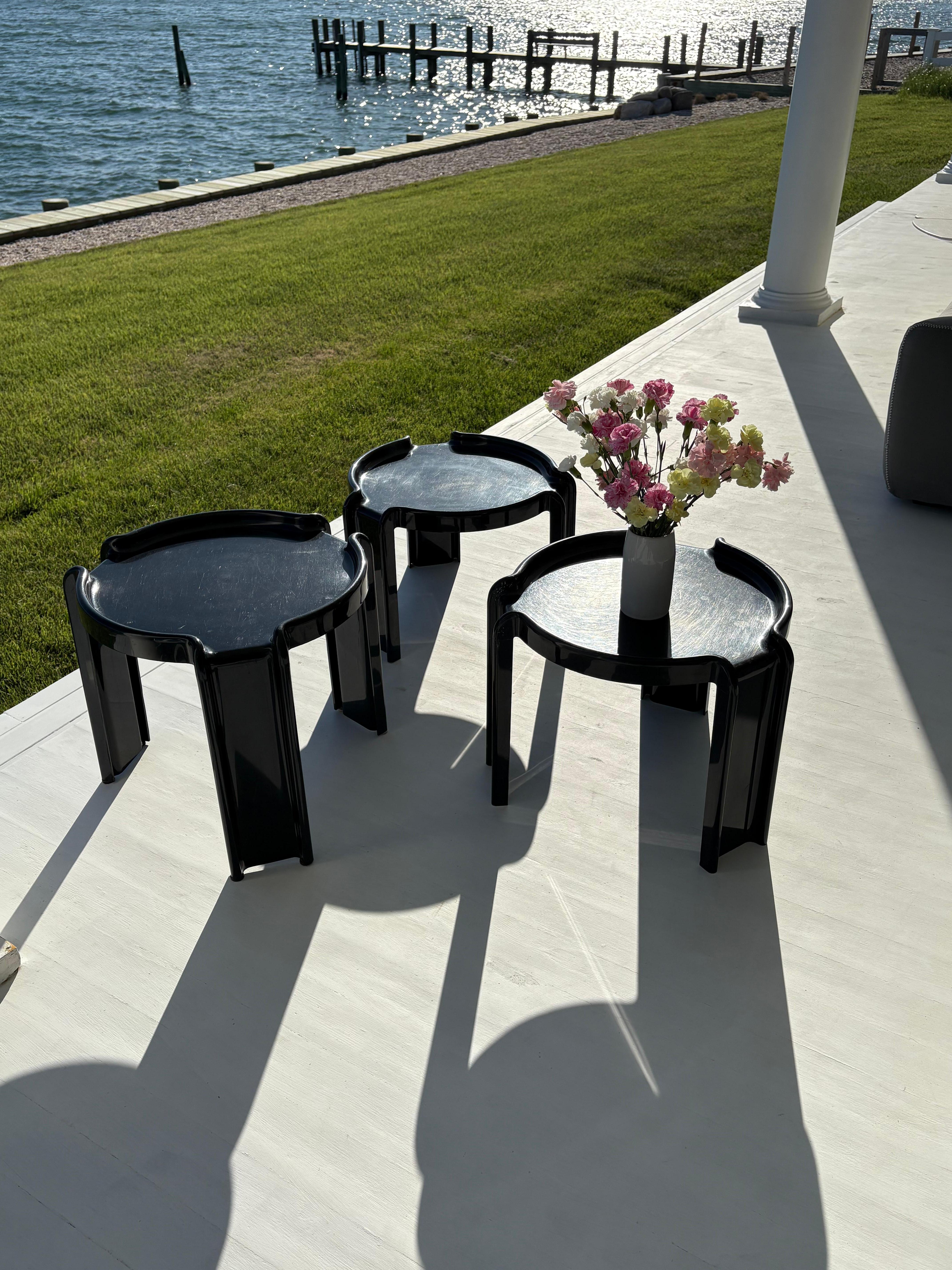 Mesas apilables Giotto Stoppino de Kartell, años 70 Plástico en venta