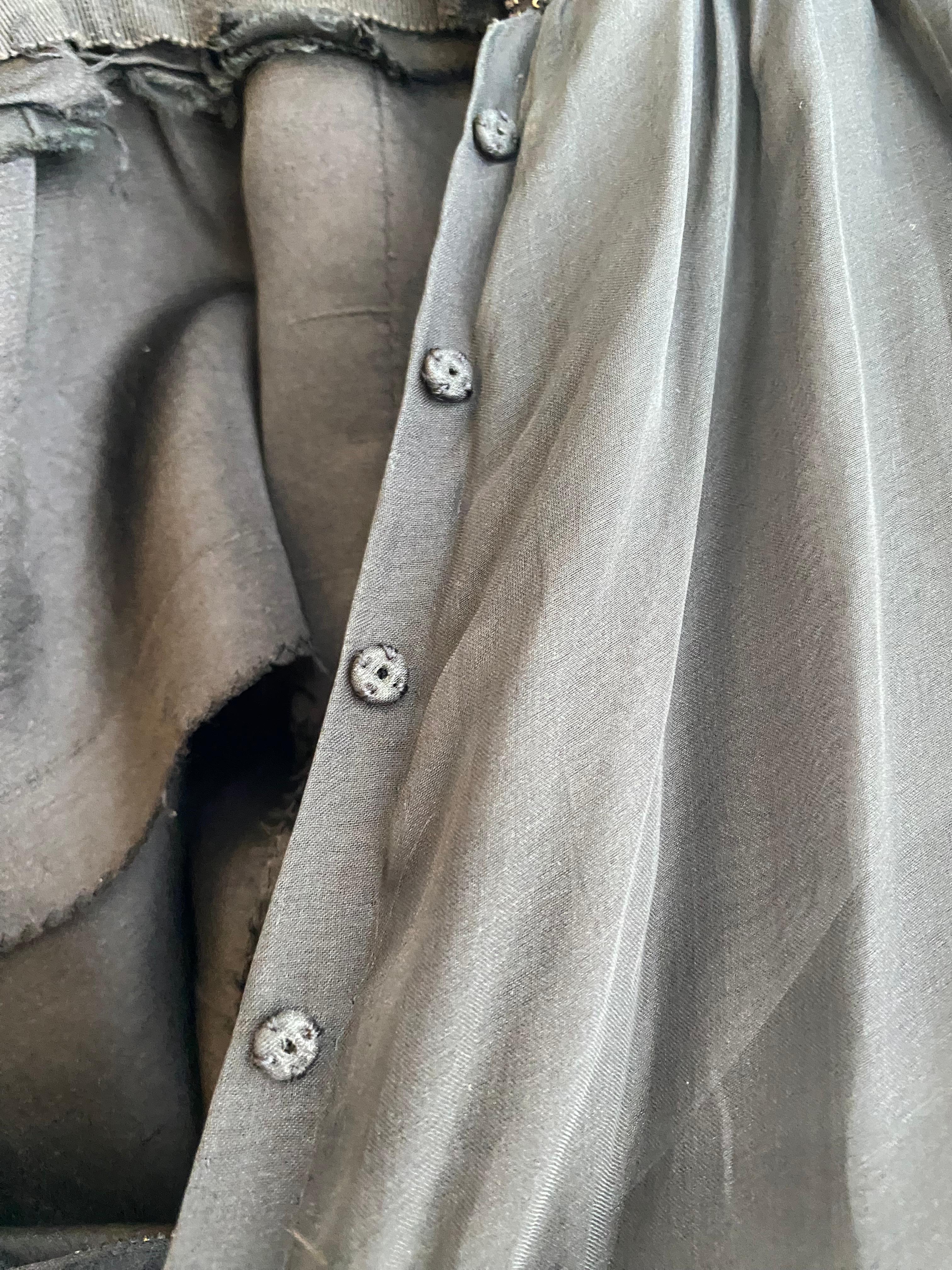 GIVENCHY Robe en organza de soie noire sans bretelles avec manches détachables, années 1970 en vente 7