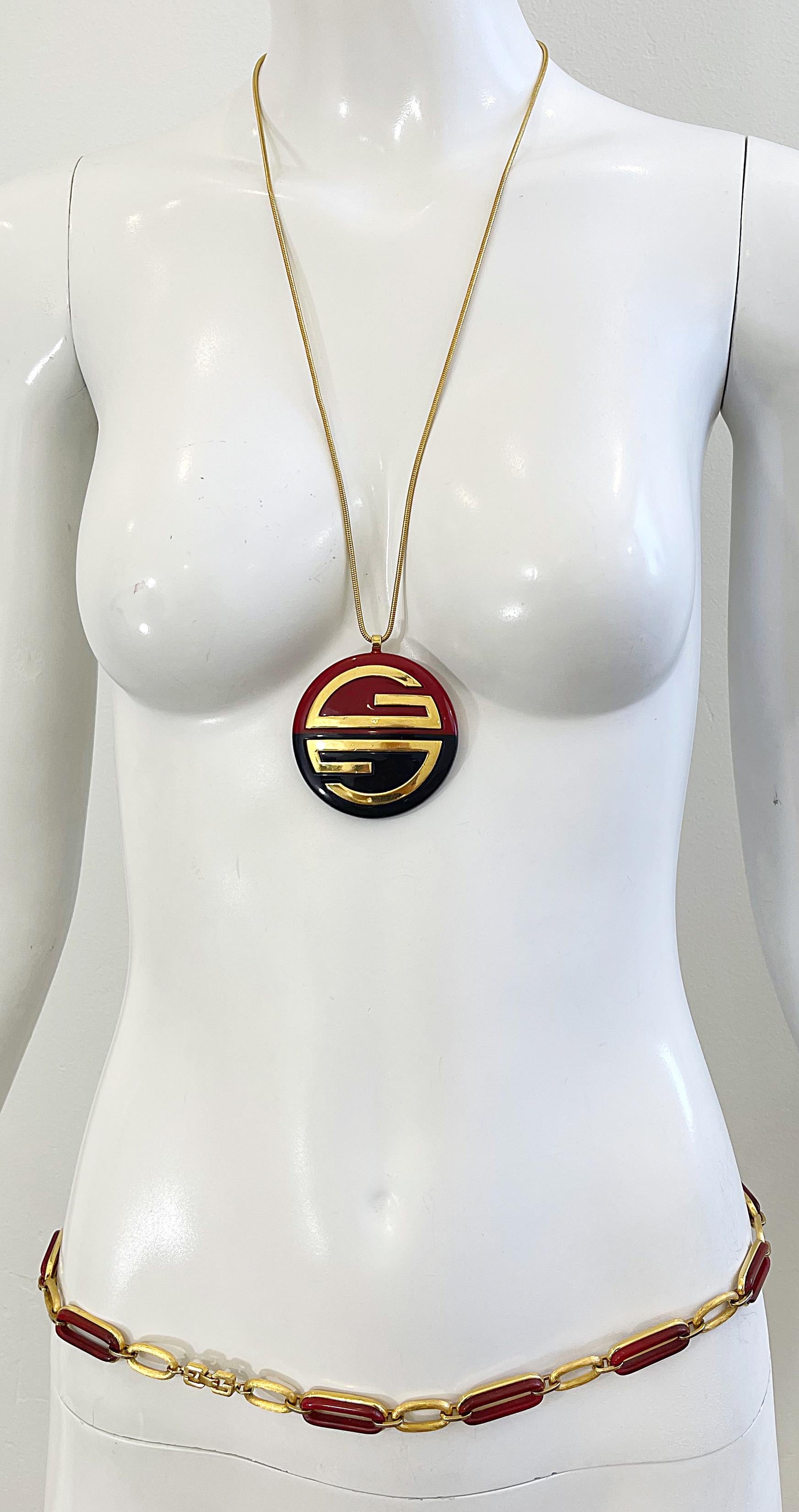 1970s GIVENCHY Navy Amber Gold Plated 1977 Large Statement Logo Vintage Necklace For Sale 4
