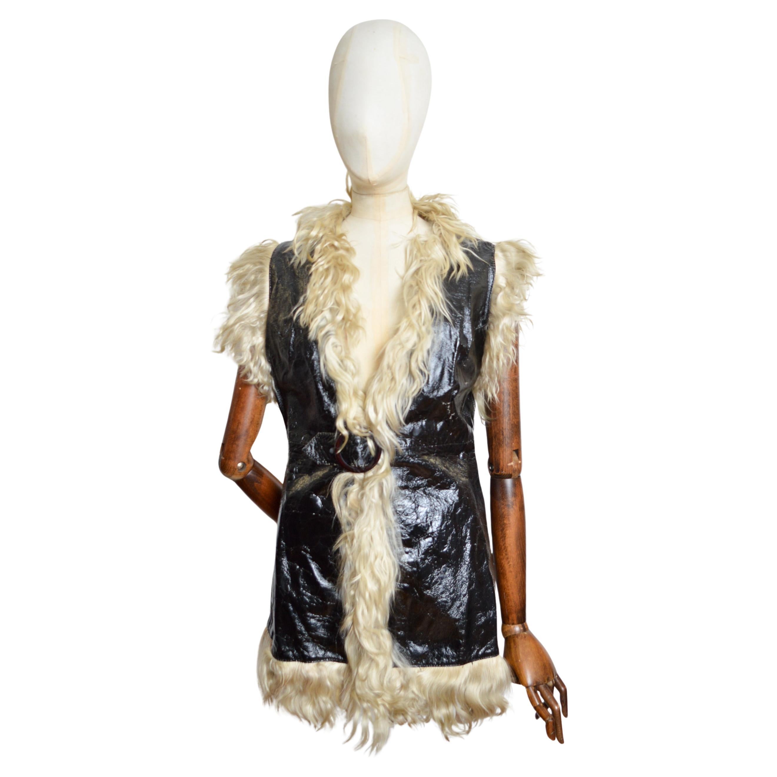 Gilet anni '70 Glam Rock Afghan Patent in pelle nera e pelo di capra - gilet