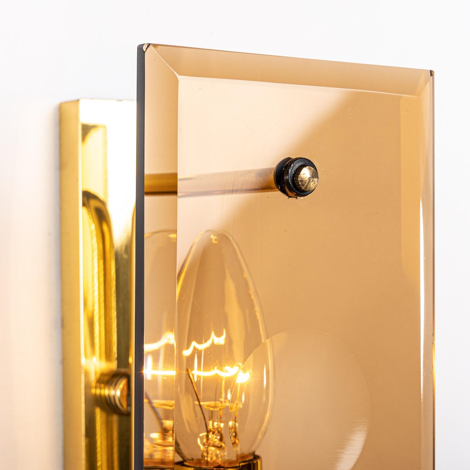 1970's Glass and Brass Wall light Attributed to Cristal Arte In Fair Condition For Sale In Schoorl, NL