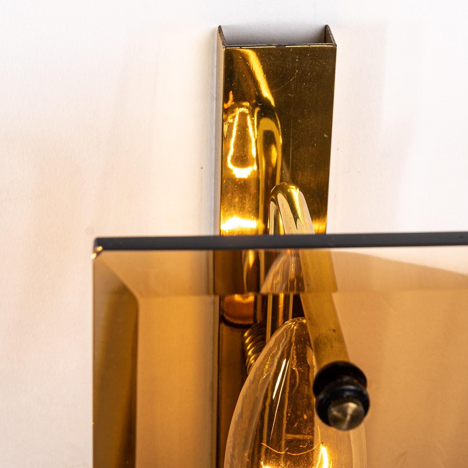 Aplique de cristal y latón de los años 70 Atribuido a Cristal Arte en venta 1