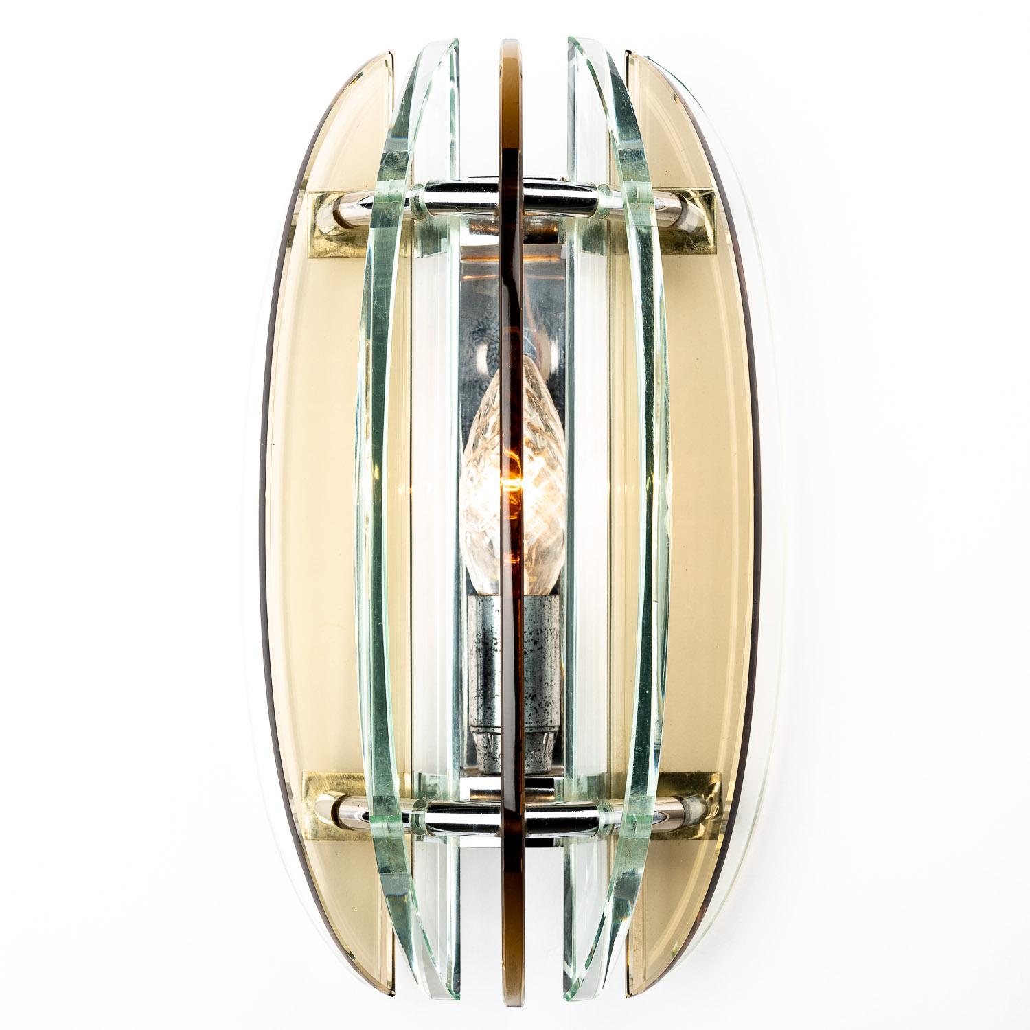 This is a stand-out piece from the designer Veca in Italy. At the cutting-edge of 1970s design, this set of lighting is bold and beautiful. Bladed glass wedges brownish colour, surrounding a single E14 bulb. Authenticity is guaranteed with the