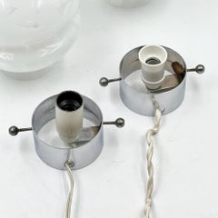 Coppia di lampade in vetro anni '70 - metà secolo con base in metallo e vetro opalino