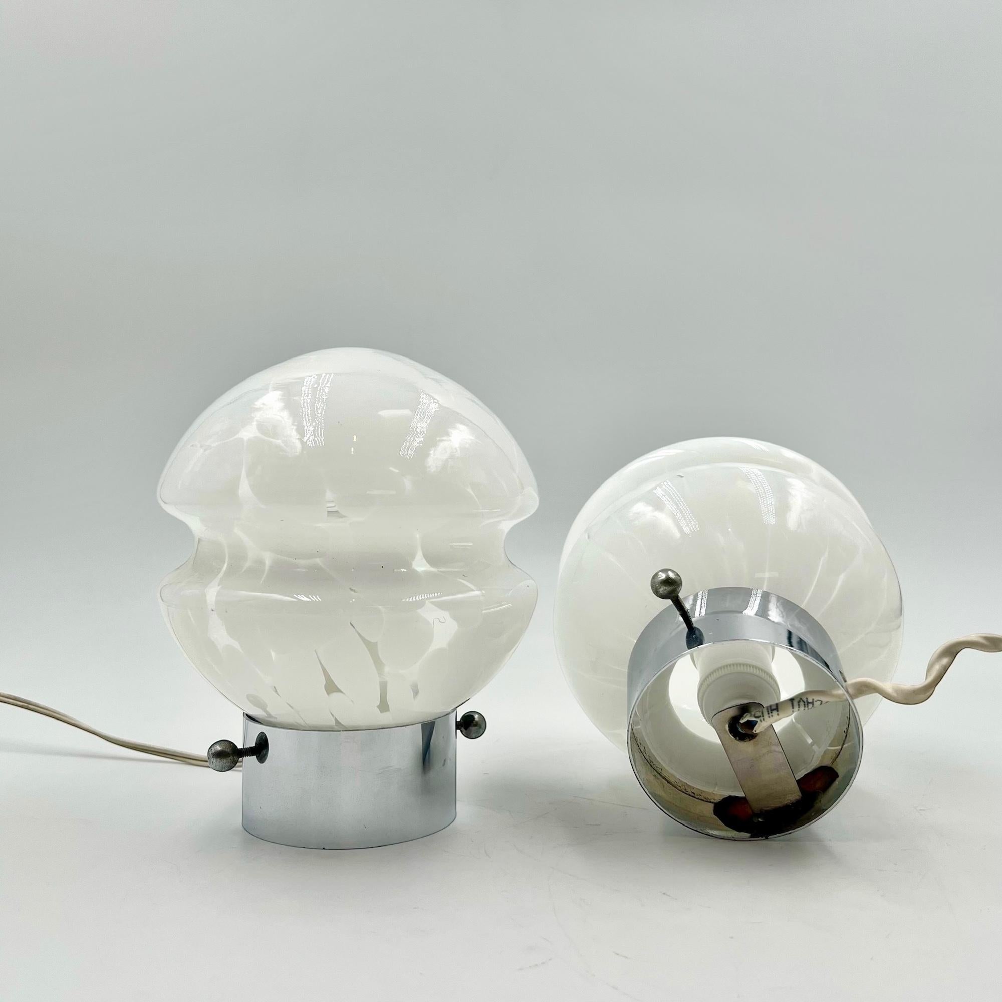 1970s Glass Lamps Pair – Mid Century with Metal Base and Opaline Patterned Glass In Good Condition For Sale In San Benedetto Del Tronto, IT